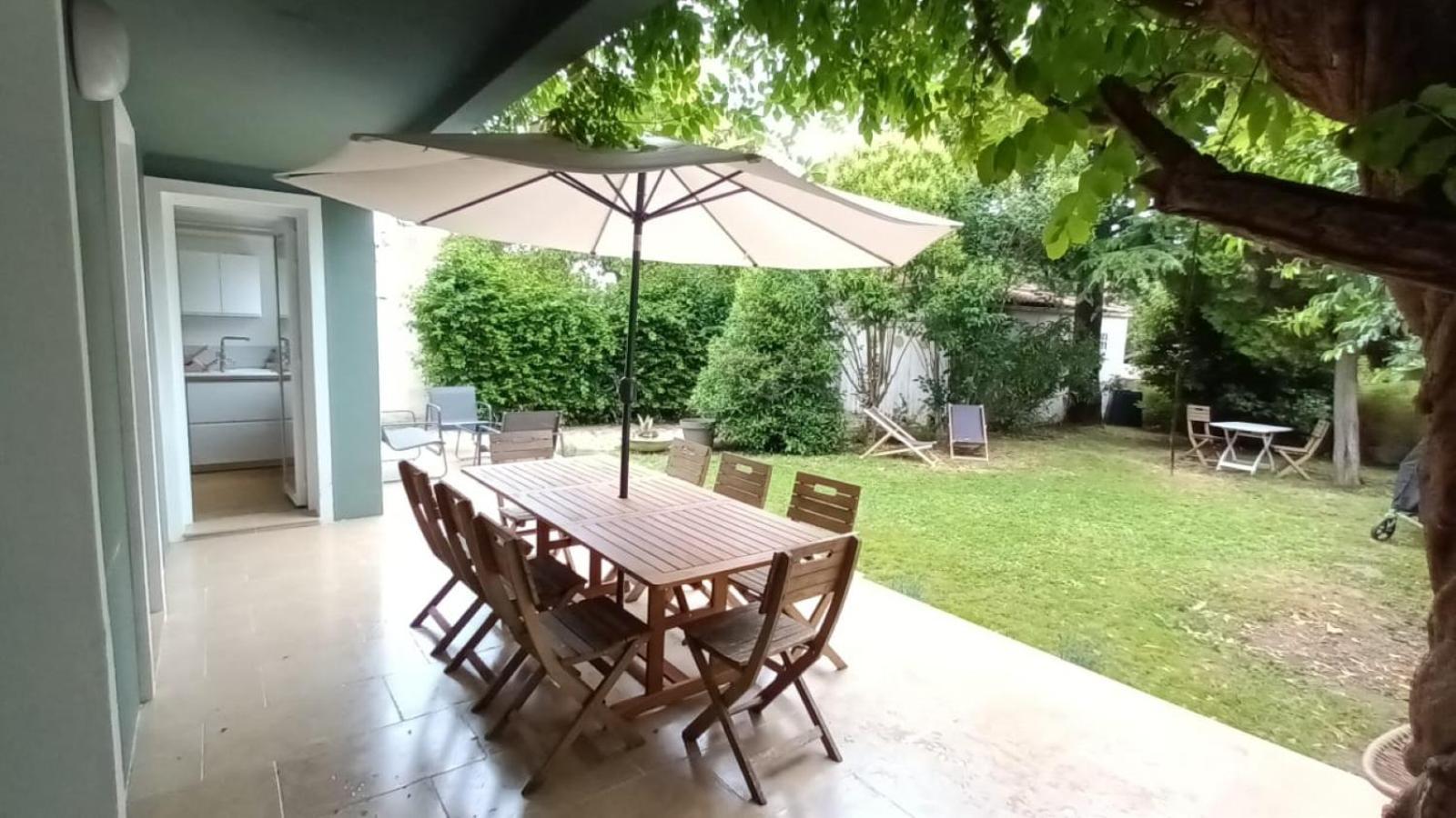 Holiday home Loue Maison 10 Couchages A La Rochelle Avec Jardin, Proche