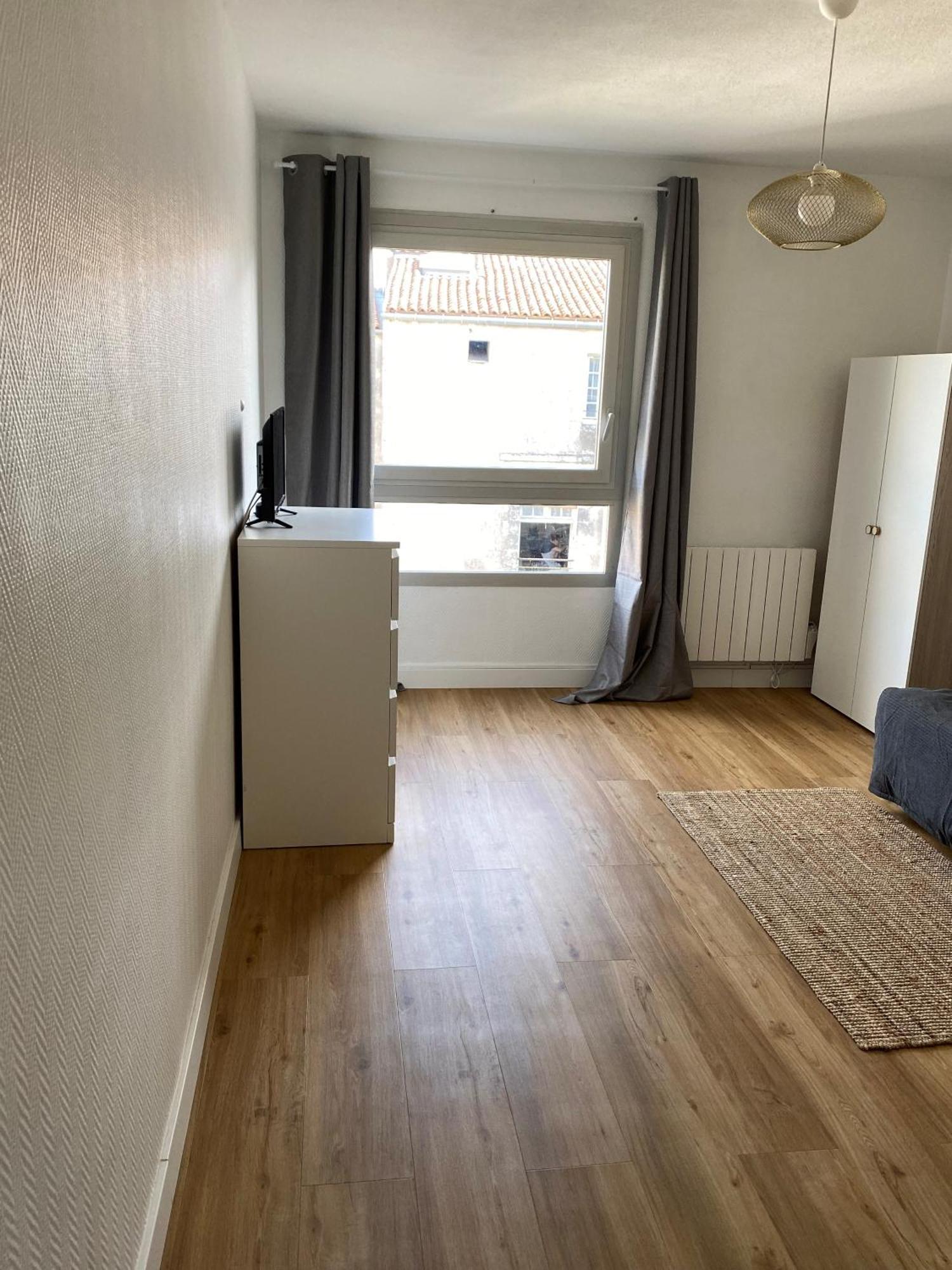 Apartment 1 Piece, Hyper Centre, Grosse Horloge *