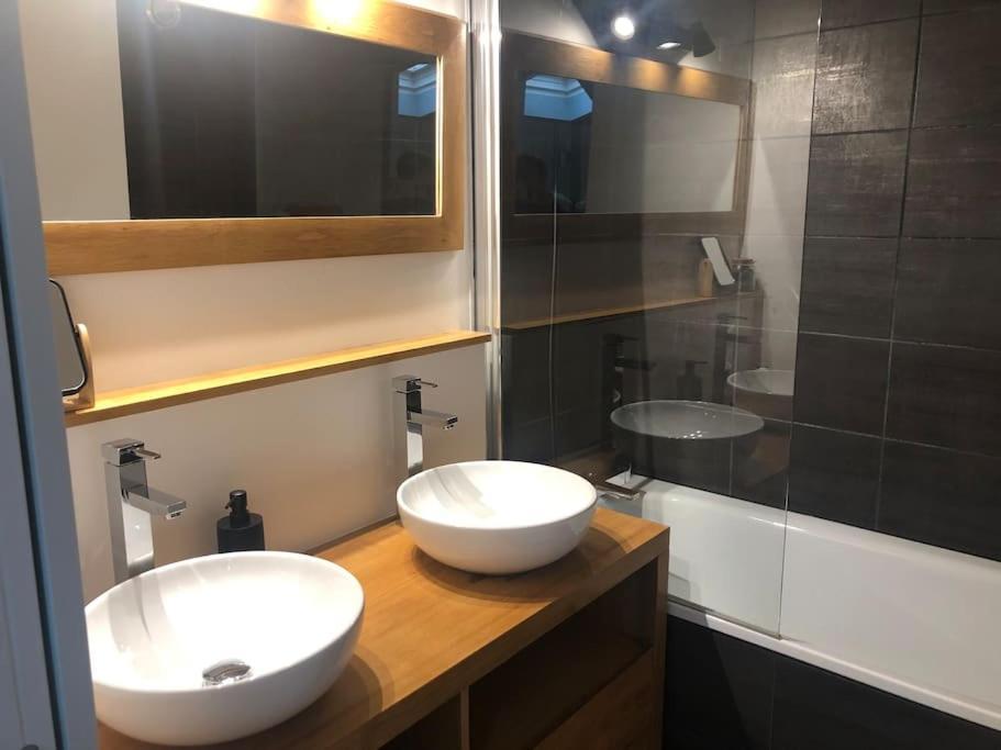 Maison Type Loft - Avec Parking En Plein Centre * La Rochelle (Charente-Maritime)