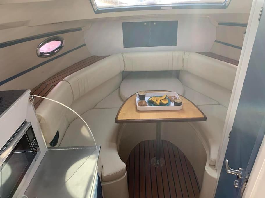 Bateau-hôtel Vedette Pour Sejour Inoubliable *