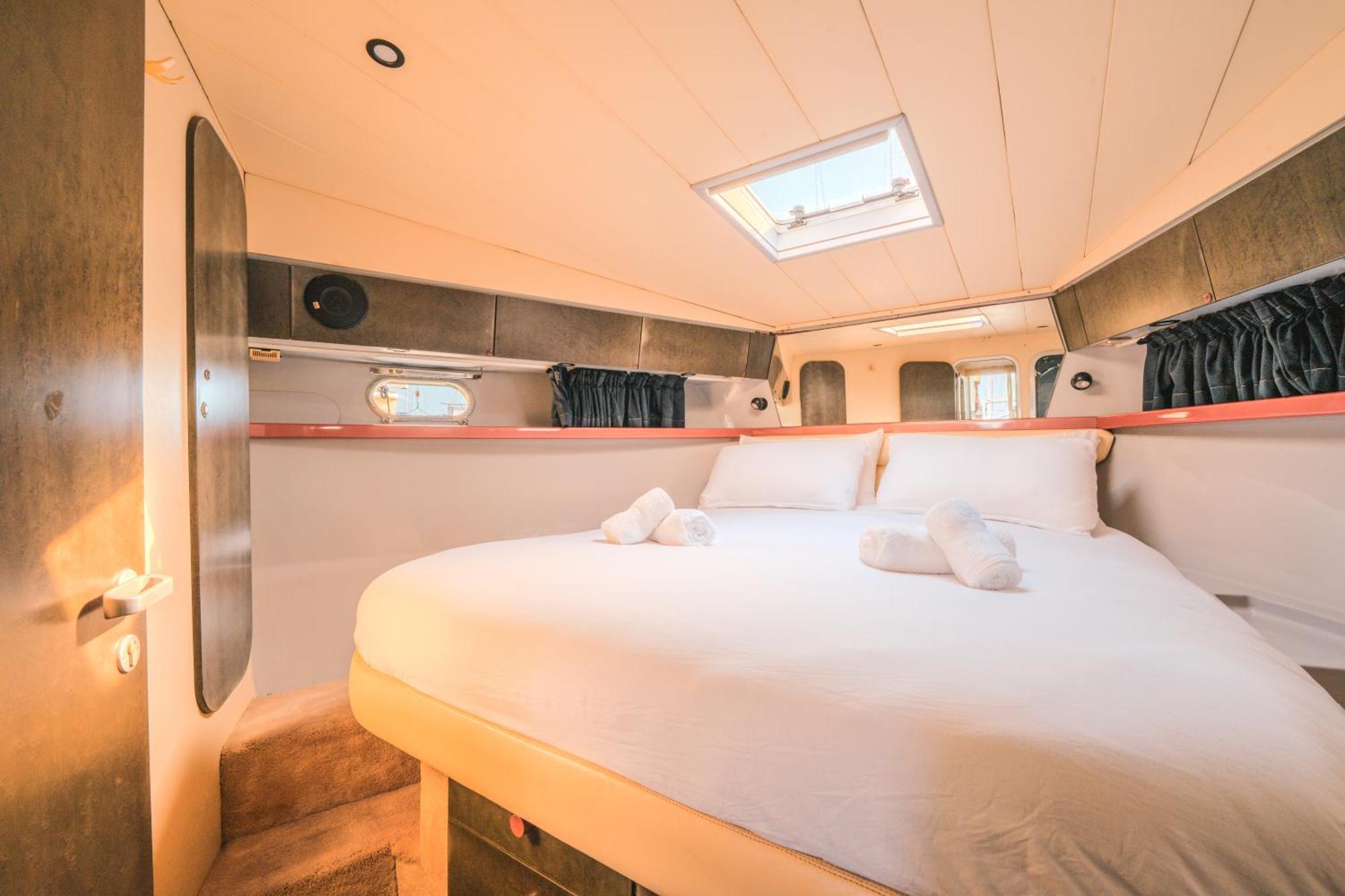 Yacht Patxi La Rochelle Botel *
