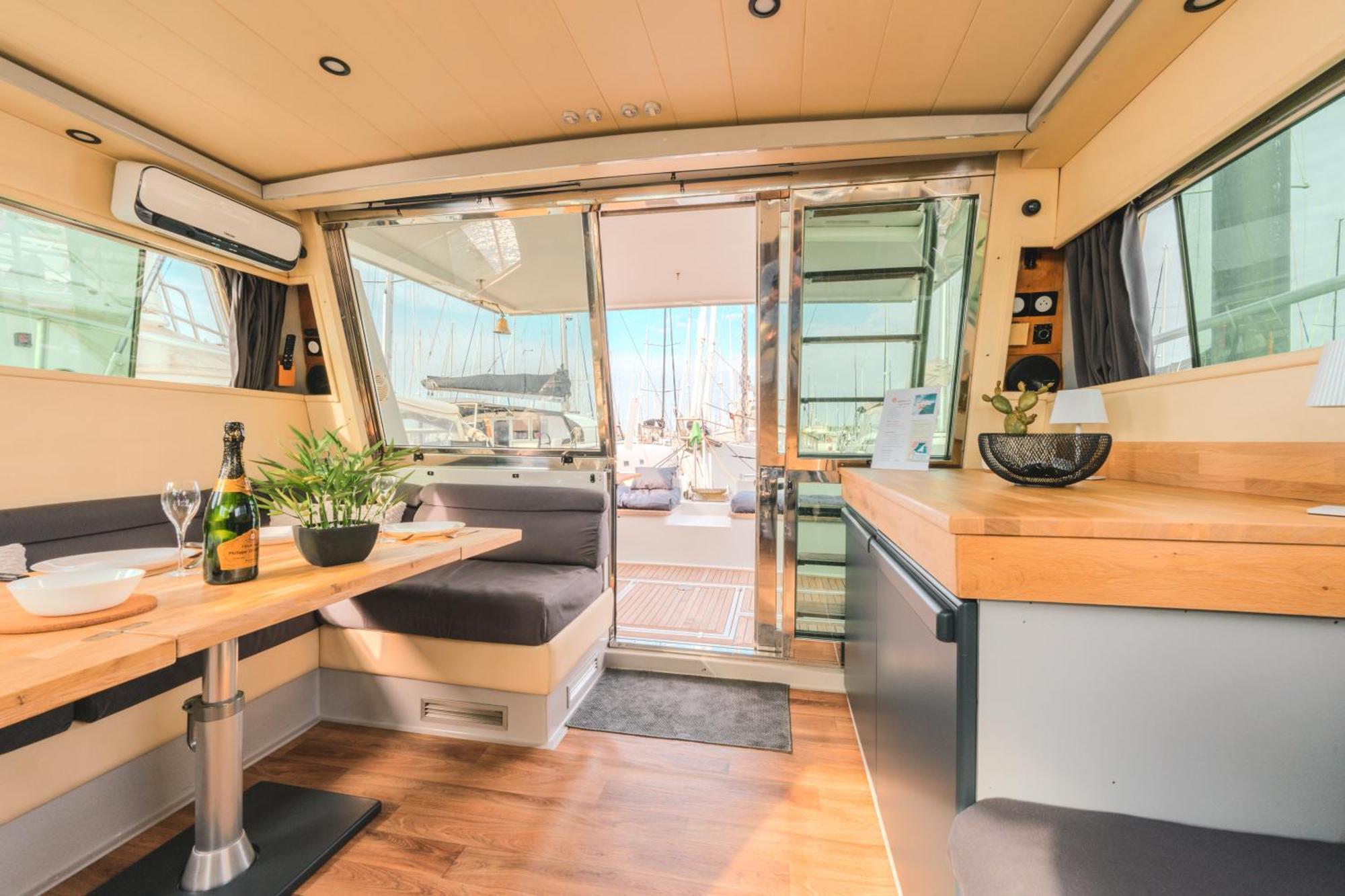Yacht Patxi La Rochelle Botel