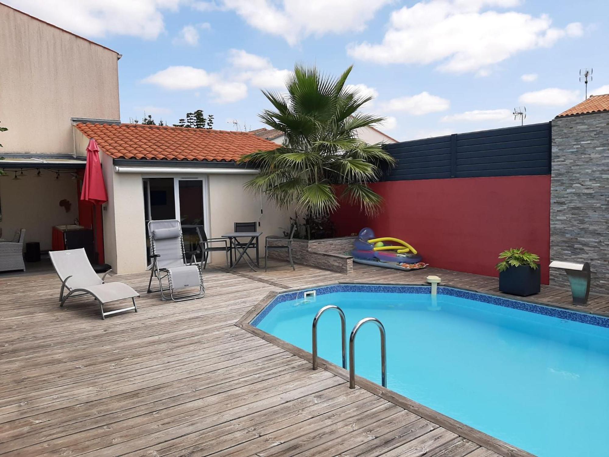 Independant Avec Piscine Et Cuisine Exterieures