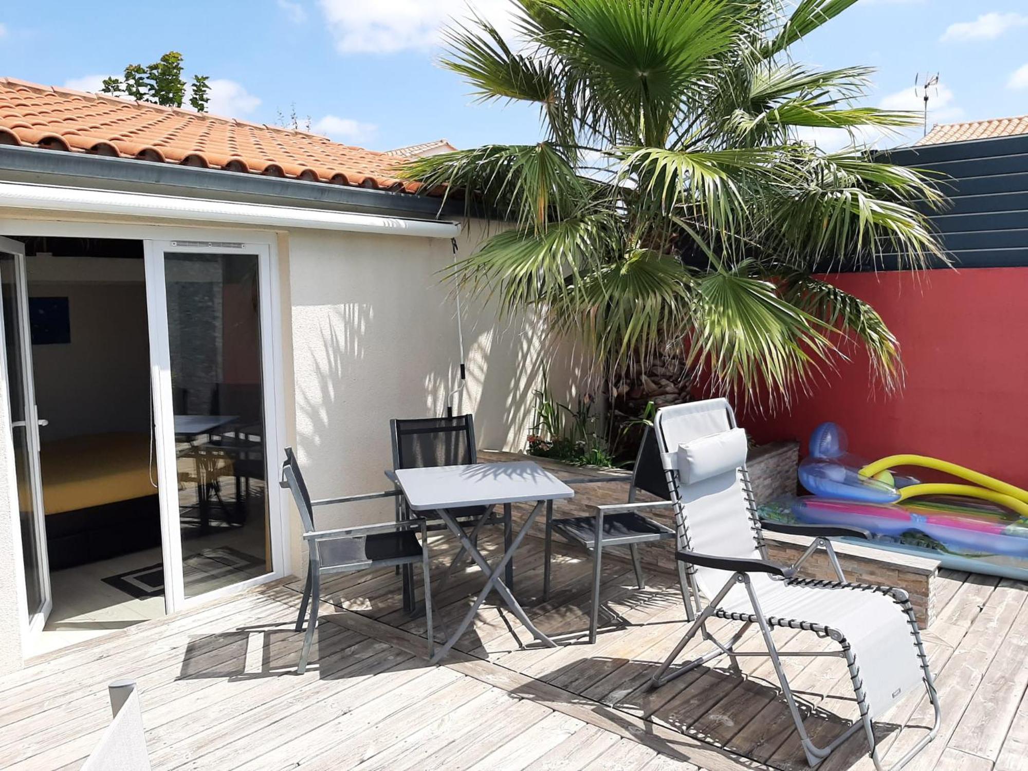 Independant Avec Piscine Et Cuisine Exterieures