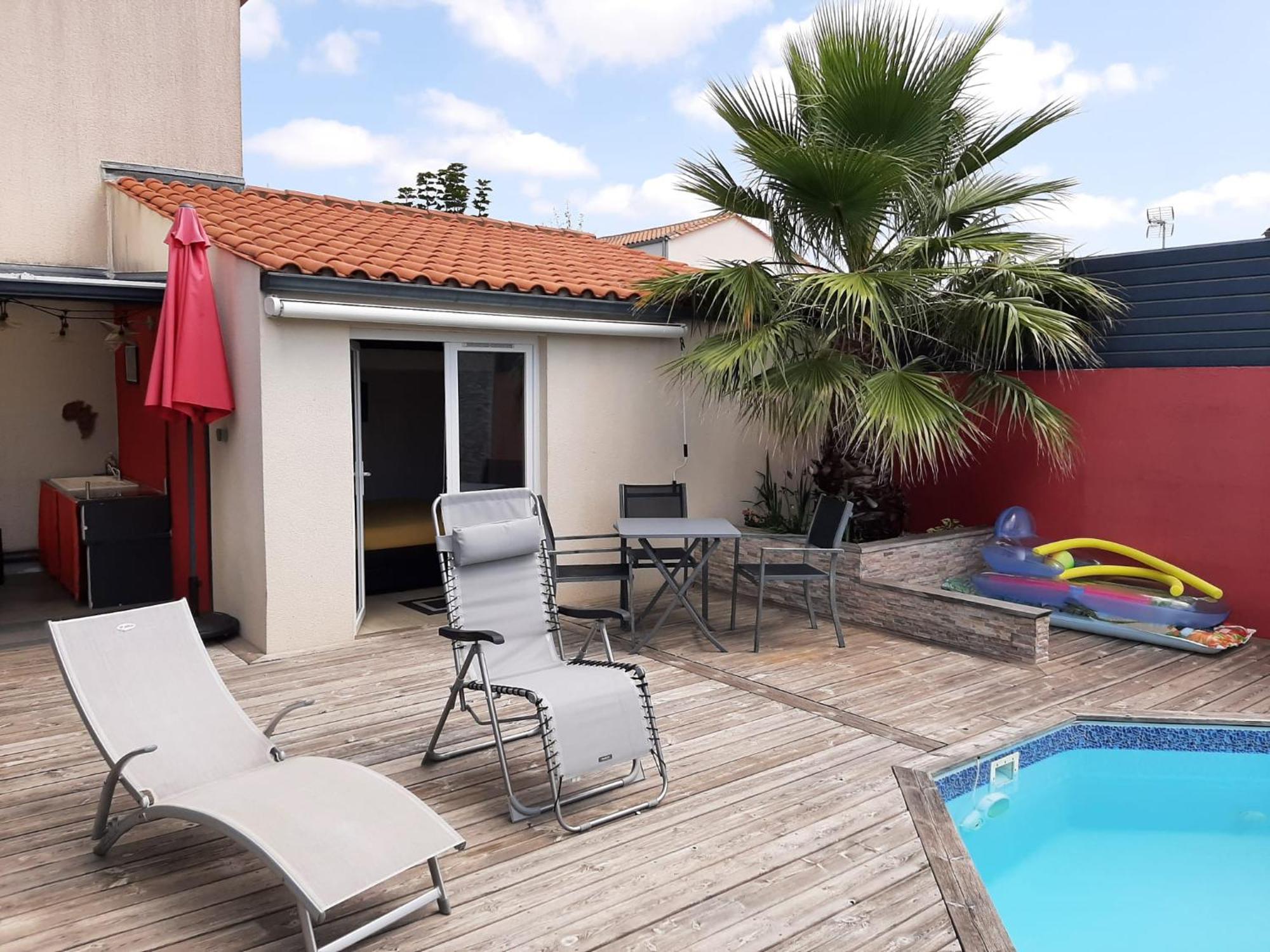 Independant Avec Piscine Et Cuisine Exterieures Homestay La Rochelle (Charente-Maritime)