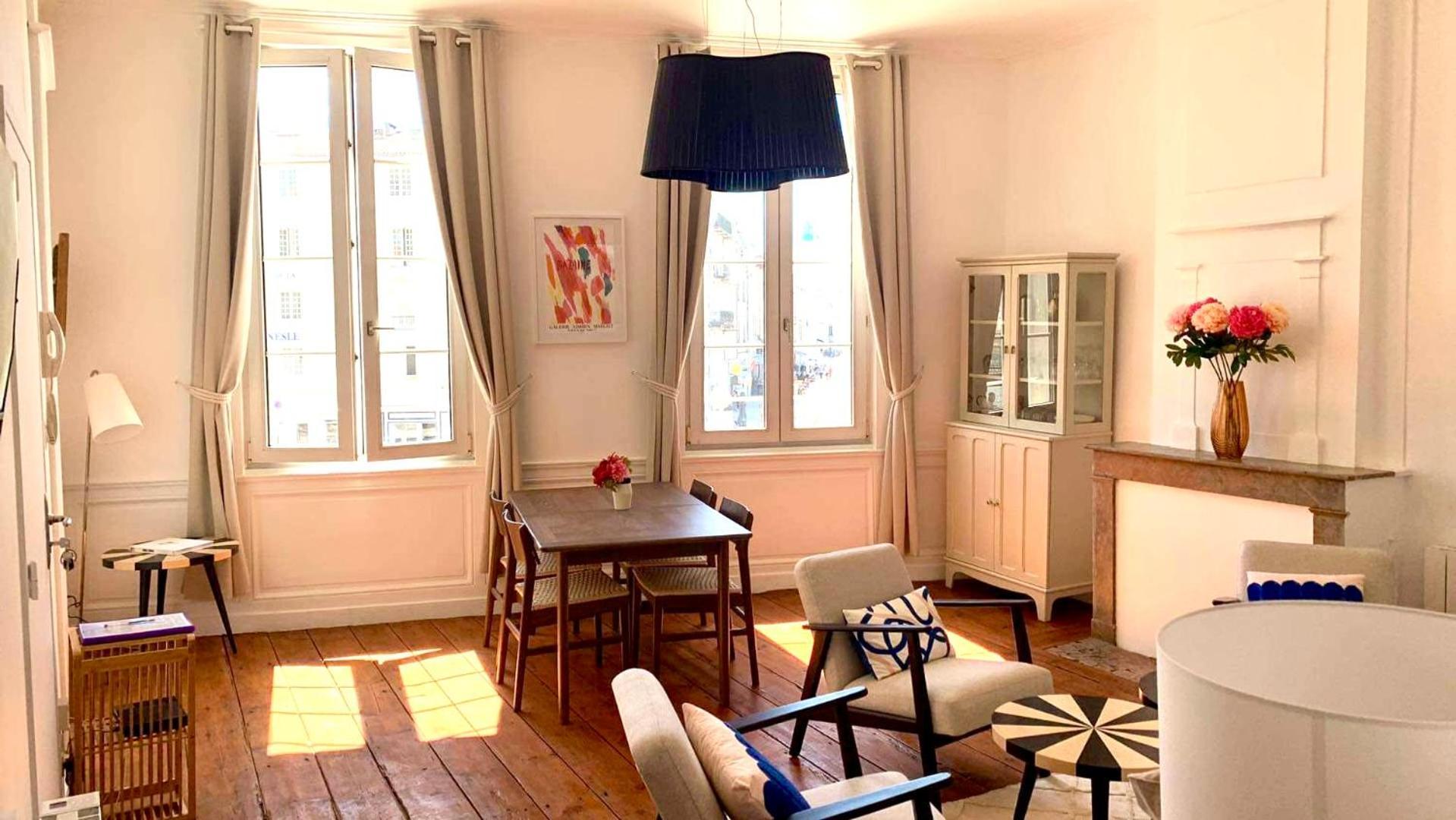 Exceptionnel Vieux Port 65m2 4-6 Pers, Wifi, Patio *