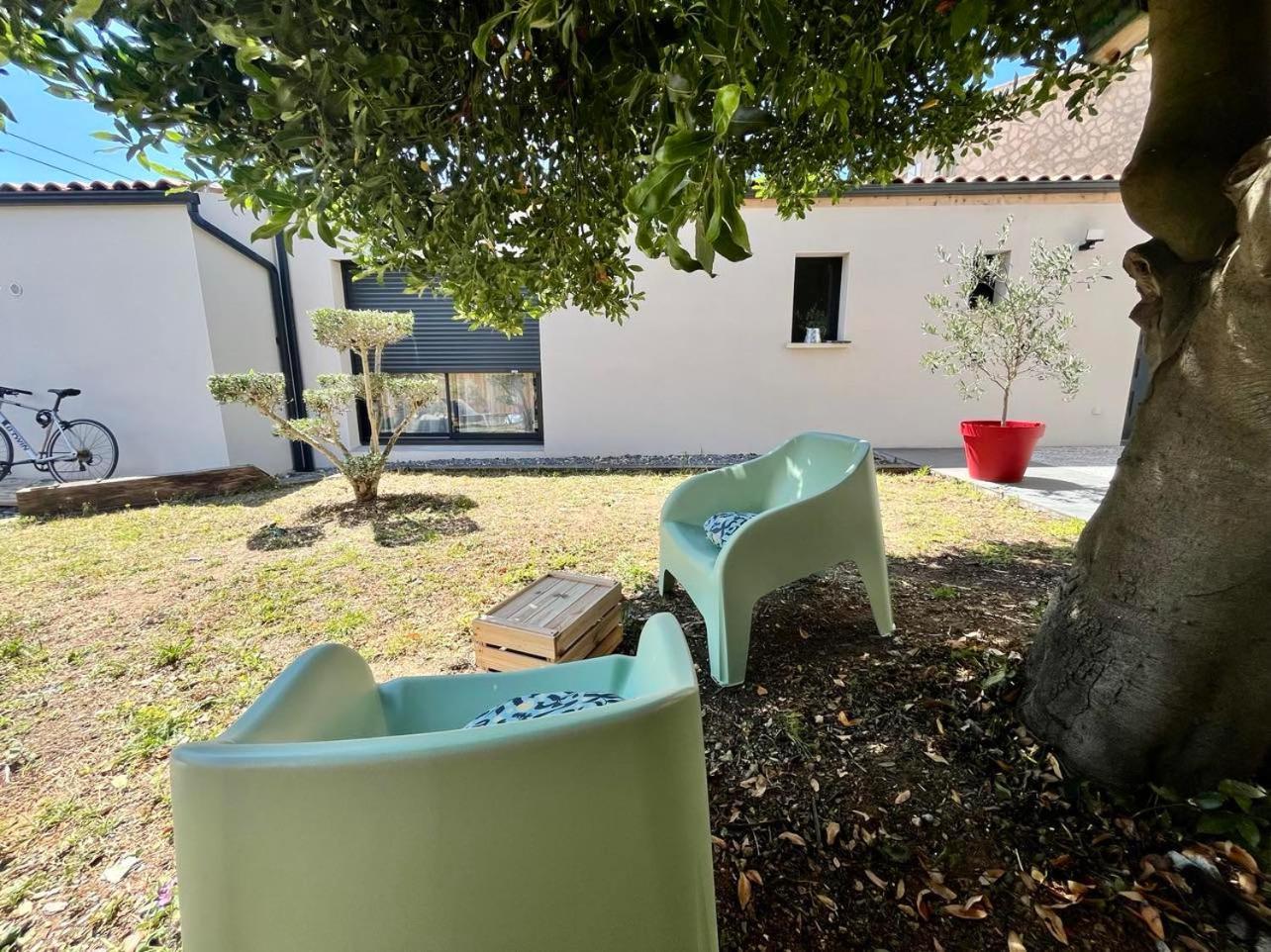 Rochelaise Proche De La Villa *