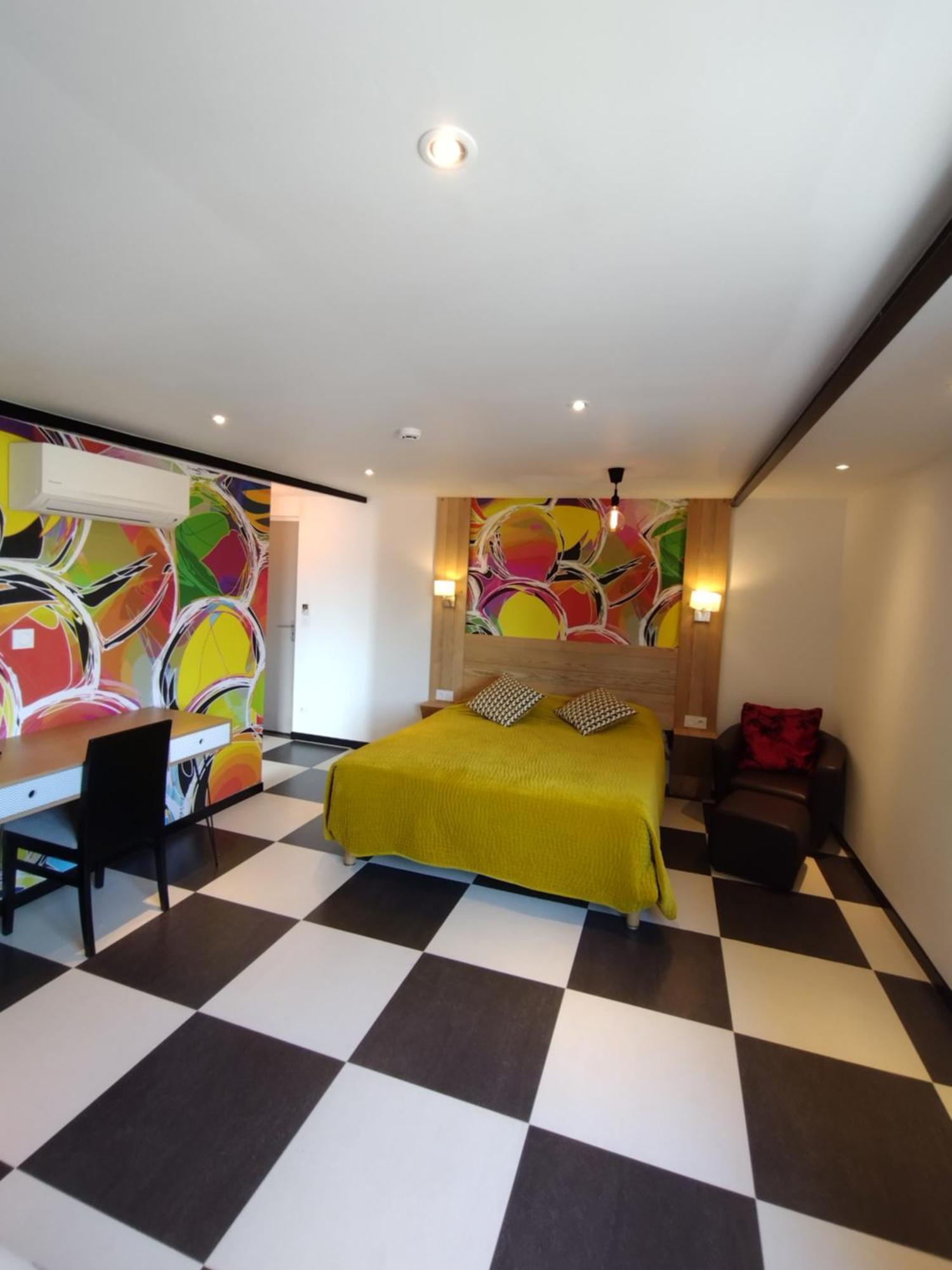 Savary Hotel 2*