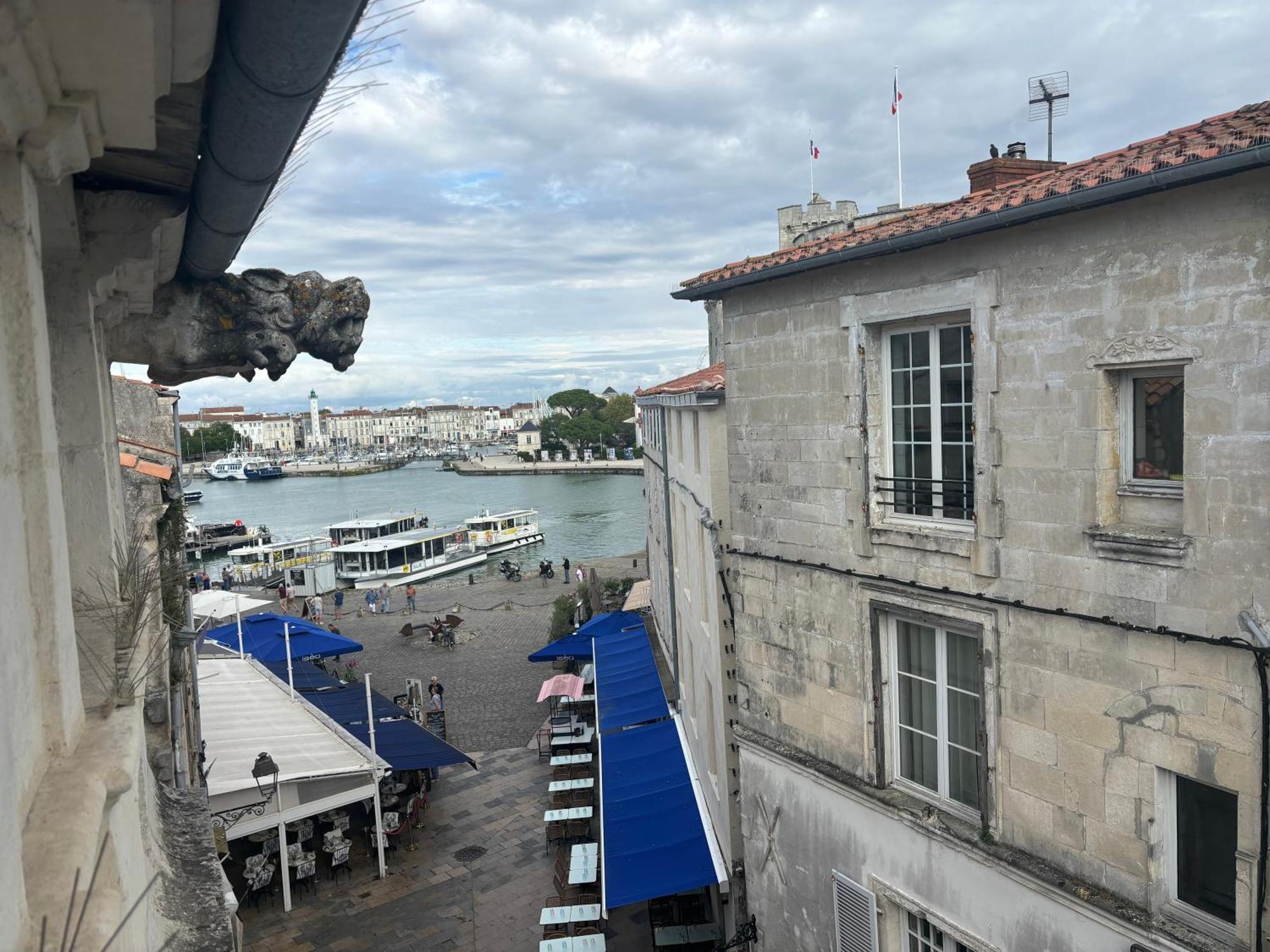 Appartement 3 Pieces Sur Le Vieux Port, Plein Centre *