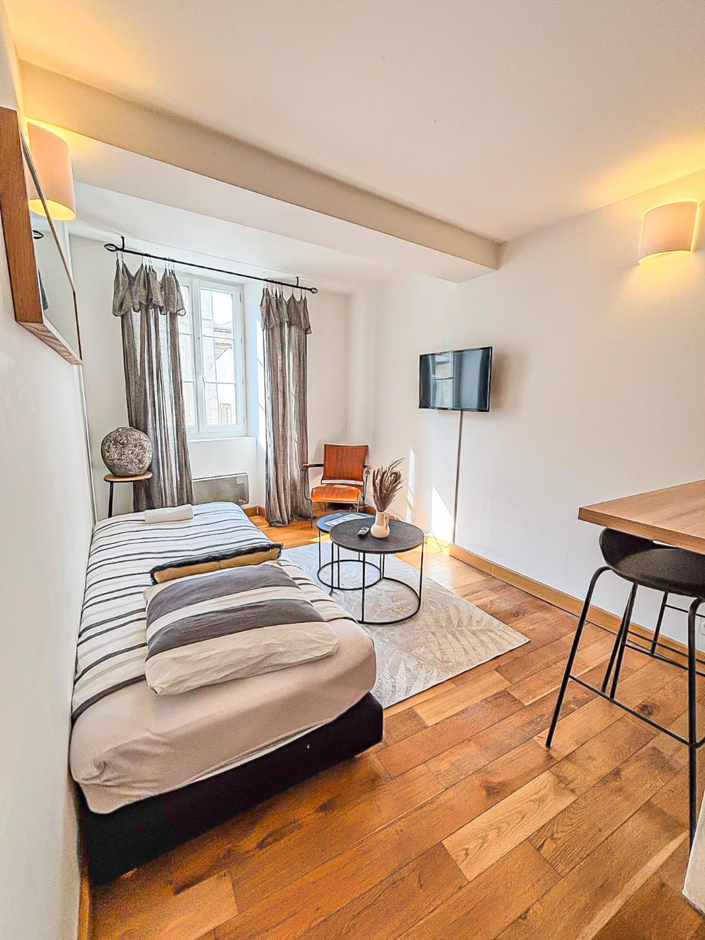 Les Saints Nico A 5 Min Port, Gare & Centre Appartement