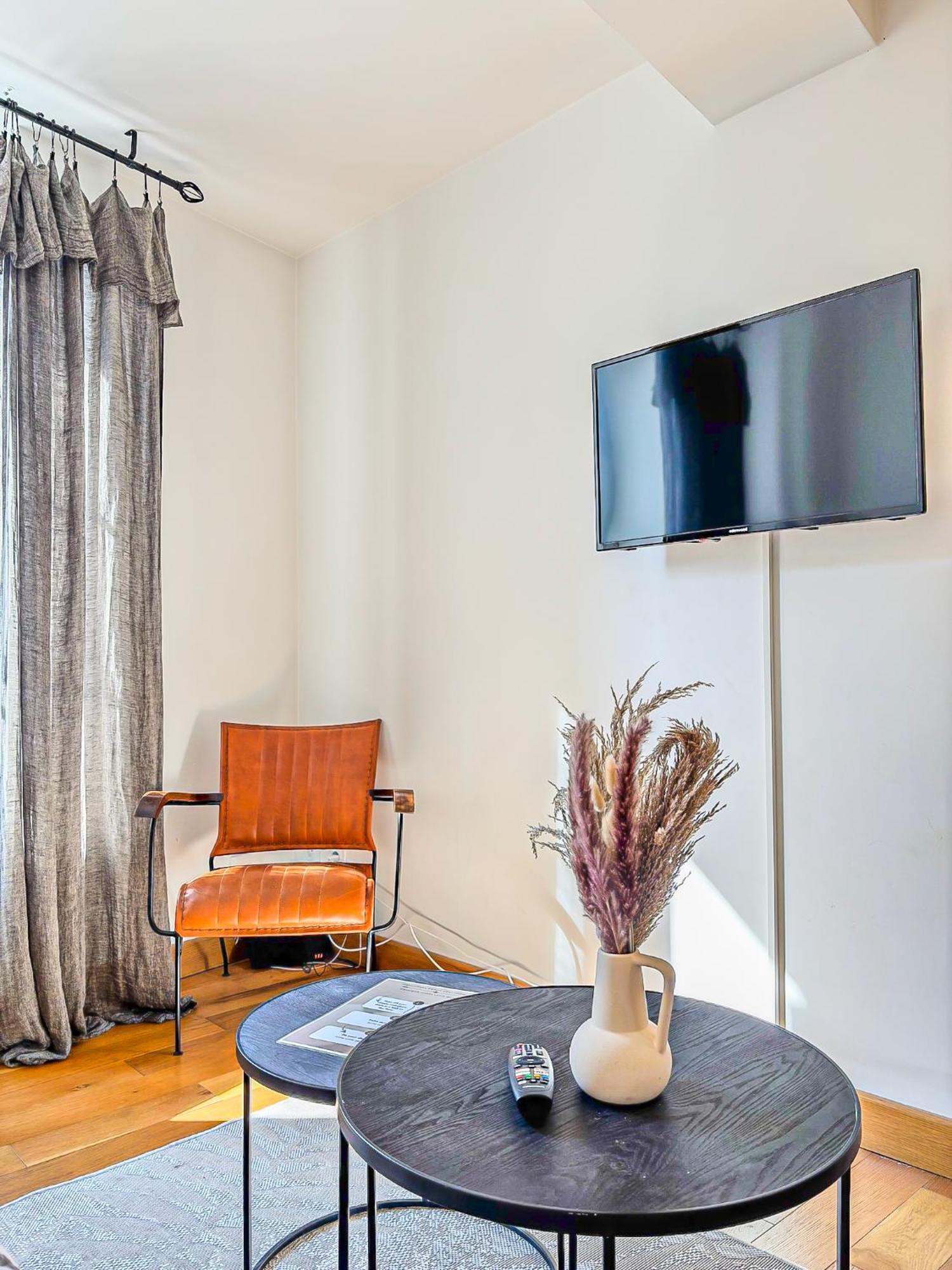 Les Saints Nico A 5 Min Port, Gare & Centre Appartement *