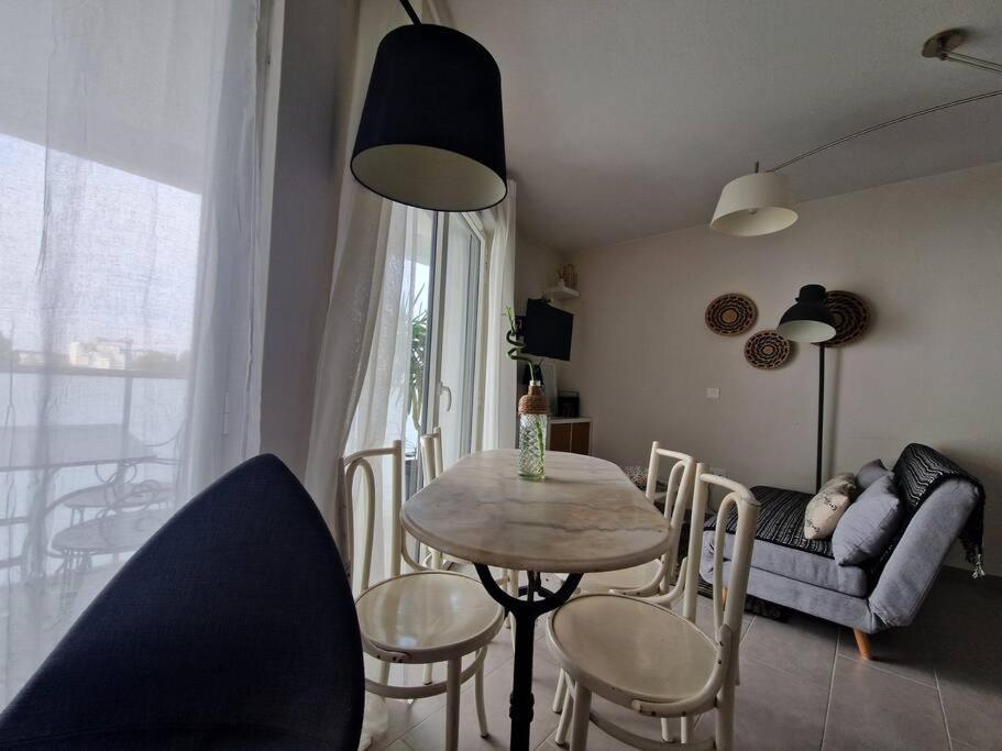 Apartment Ambre Appart-wifi-terrasse-parking-terrasse-2 Couchages La Rochelle (Charente-Maritime)