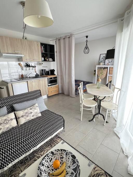 Ambre Appart-wifi-terrasse-parking-terrasse-2 Couchages La Rochelle (Charente-Maritime)