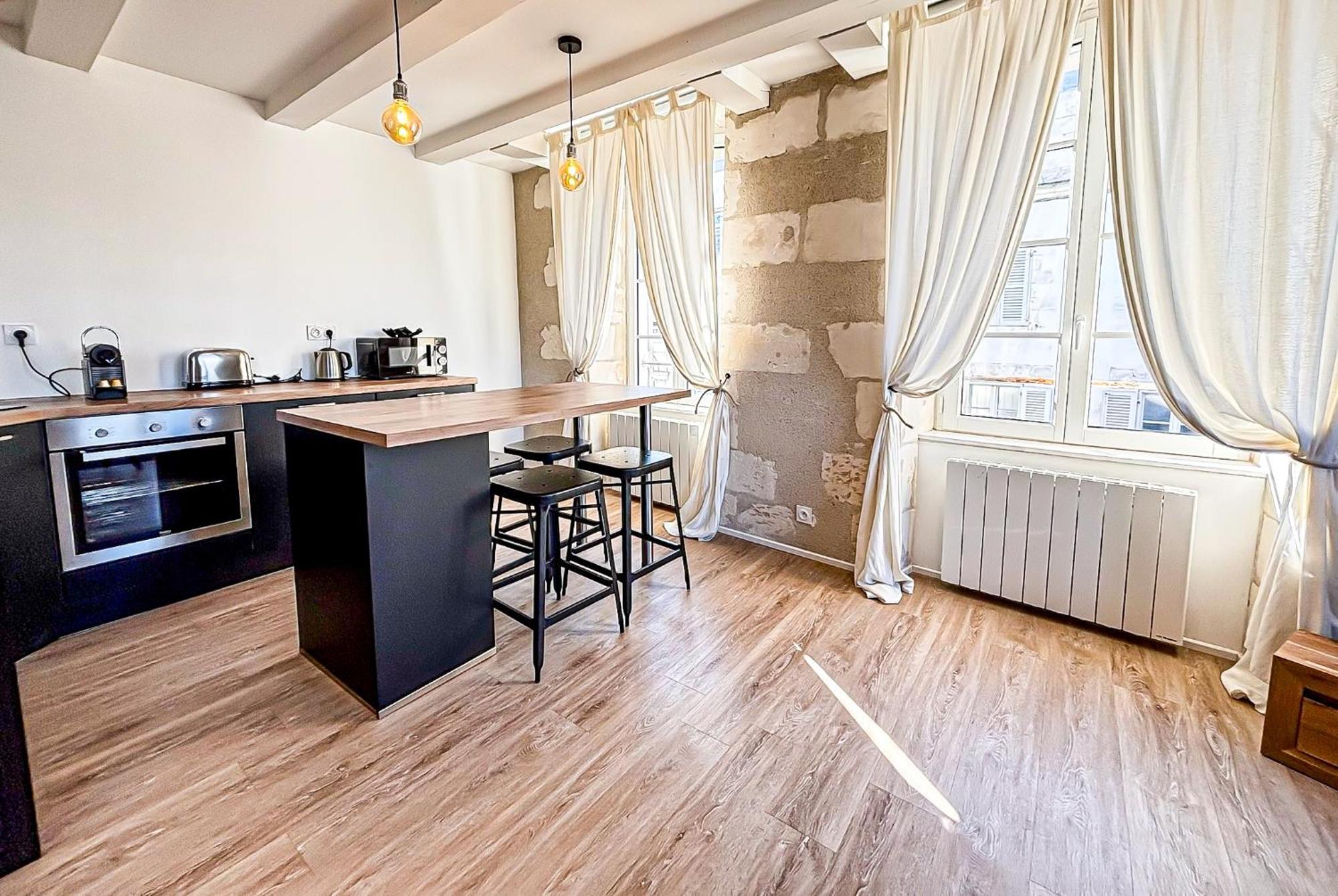 Le Toit Du Marche A 5 Min Du Port Apartment