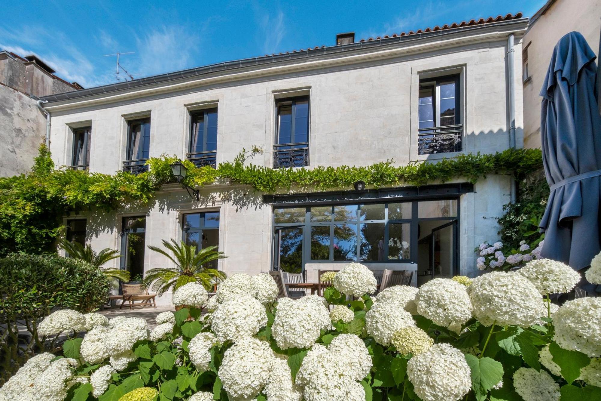 Escale Rochelaise, La Rochelle Centre-ville Avec Bain Nordique Et Sauna Tonneau *