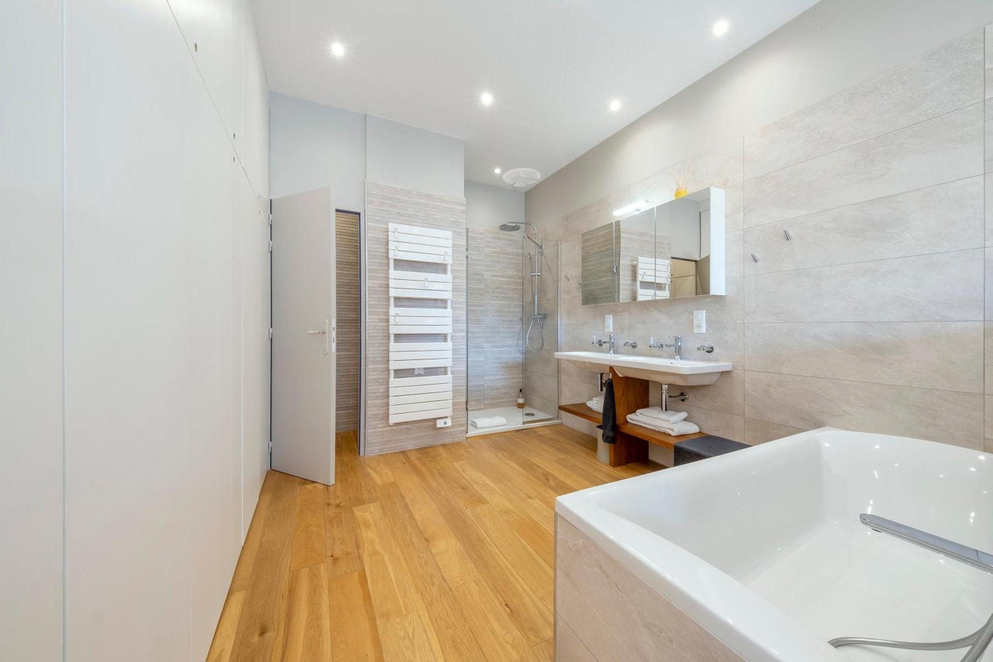 Escale Rochelaise, La Rochelle Centre-ville Avec Bain Nordique Et Sauna Tonneau Hébergement de vacances