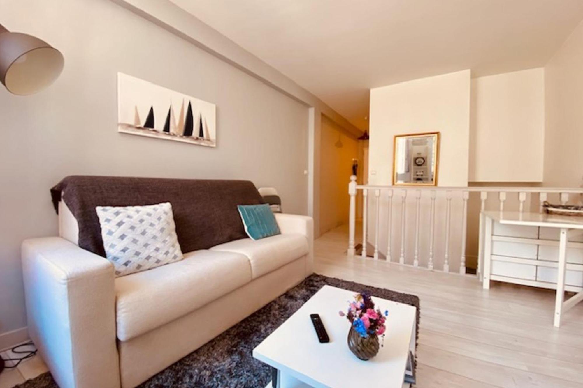 Bright Duplex 50m From The Port Of *