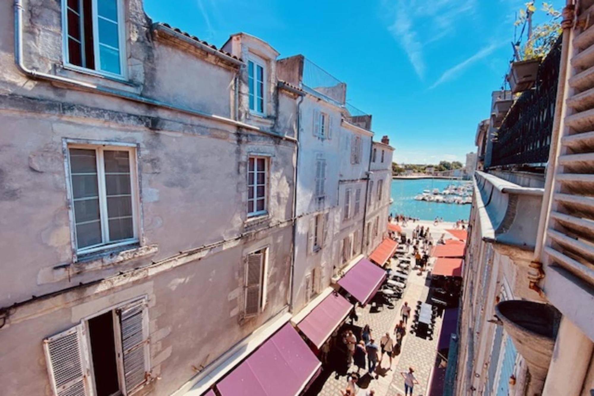 Bright Duplex 50m From The Port Of