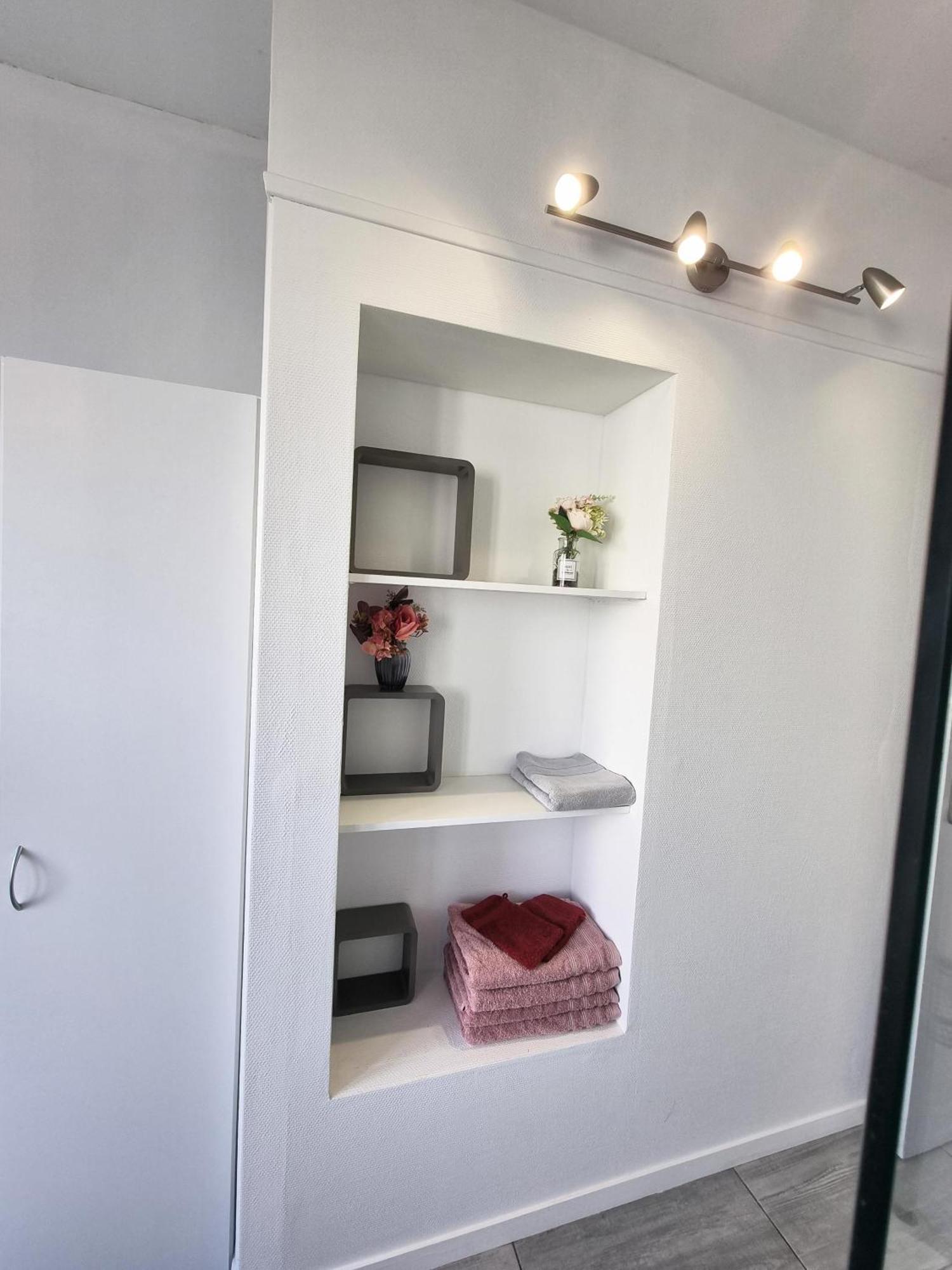 6 Appartements Et 4 Adresses A Mi-Chemin Entre Le Vieux Port Et L Ile De Re Apartment La Rochelle (Charente-Maritime)