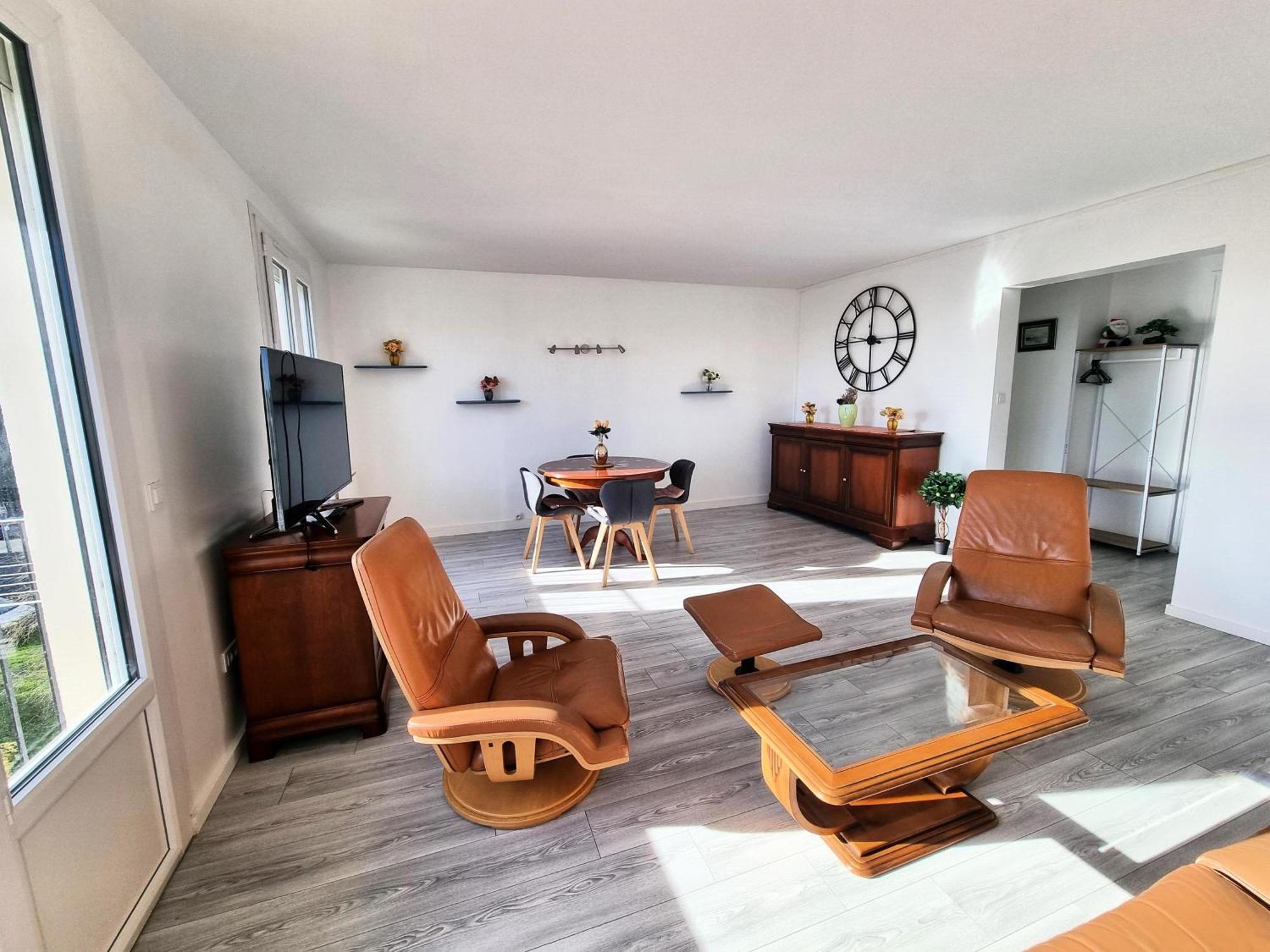 6 Appartements Et 4 Adresses A Mi-Chemin Entre Le Vieux Port Et L Ile De Re La Rochelle (Charente-Maritime)