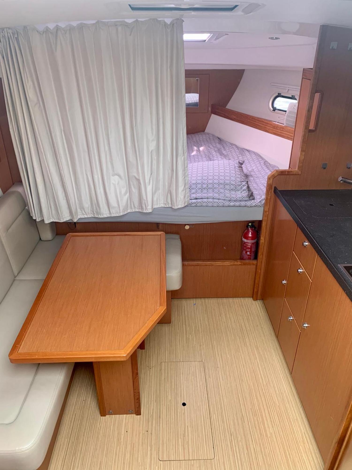 Bateau-hôtel Experience A Bord A Sur Un Bavaria 31 Sport *