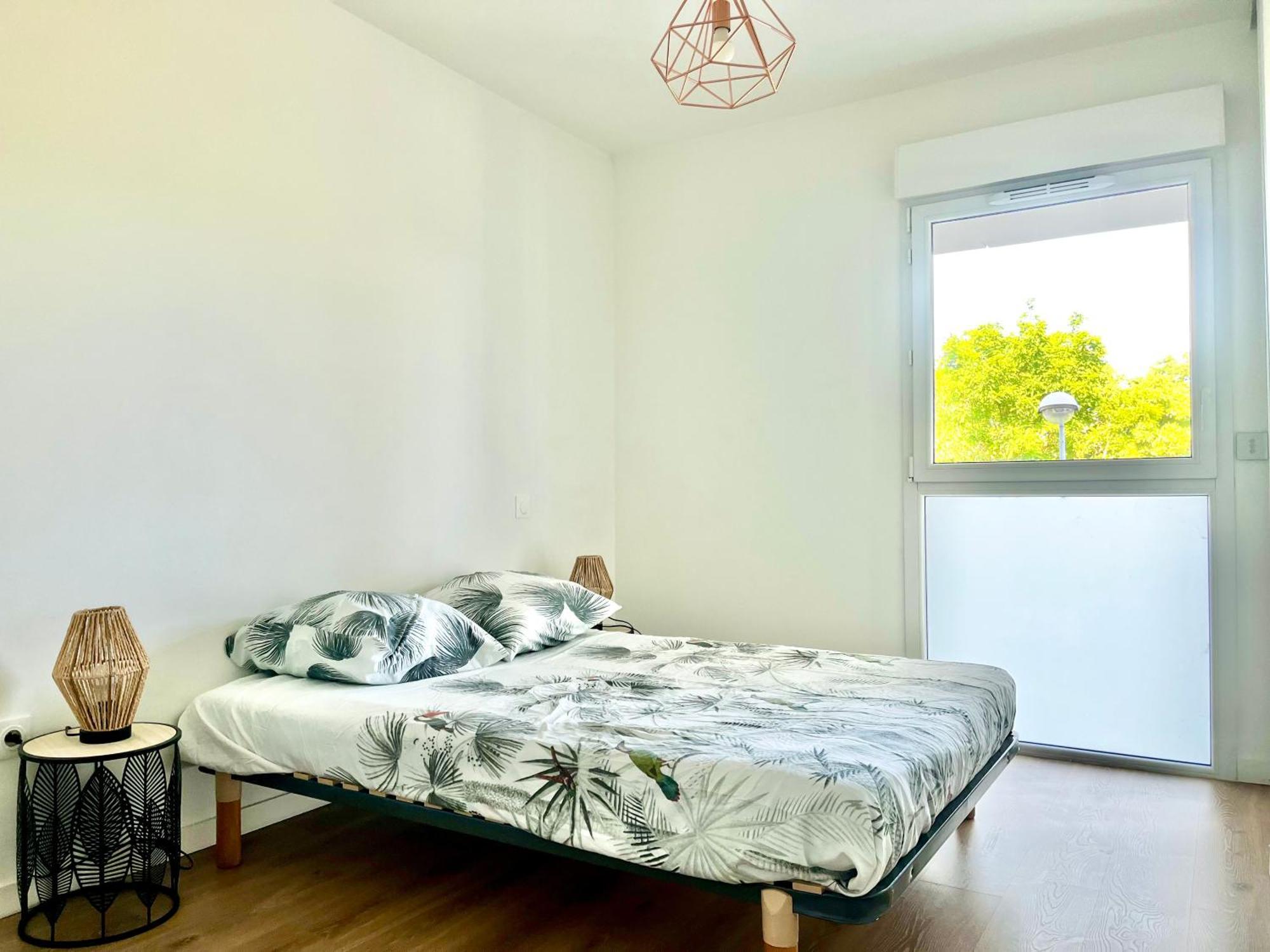 Appartement Superbe Exterieur, 2 Chambres, Parking *