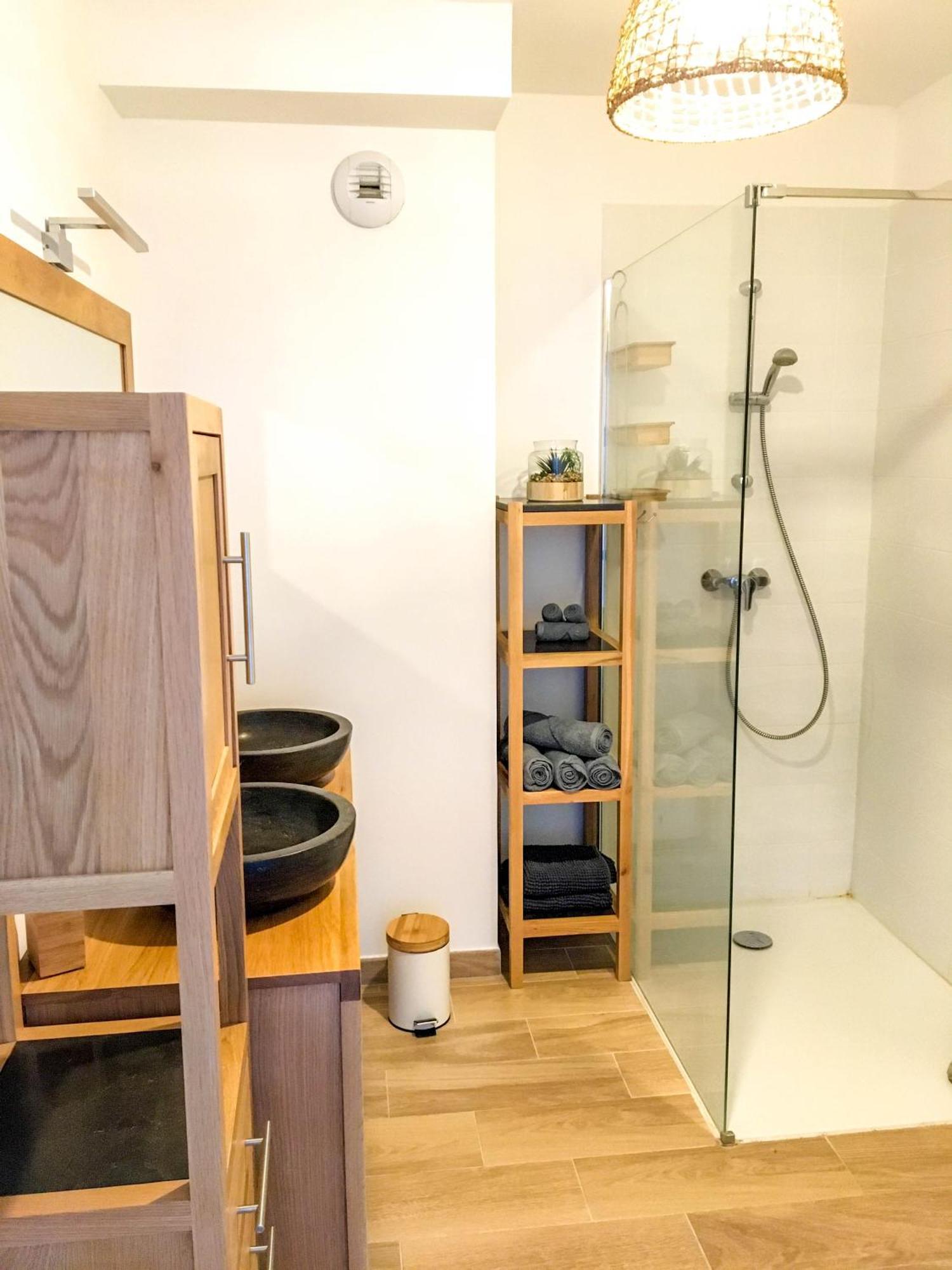 Superbe Exterieur, 2 Chambres, Parking *