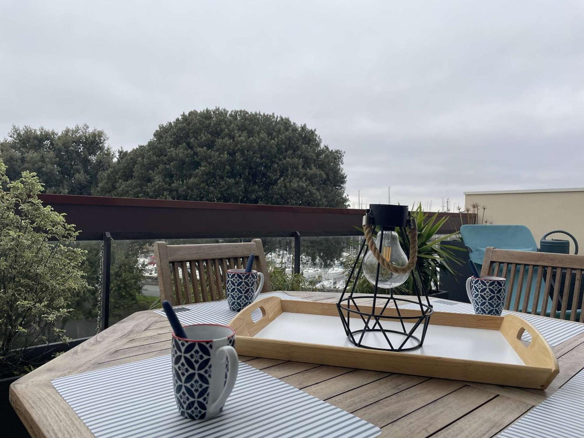 2 Pieces Avec Piscine, Parking Prive - La Rochelle - Fr-1-246-594 *