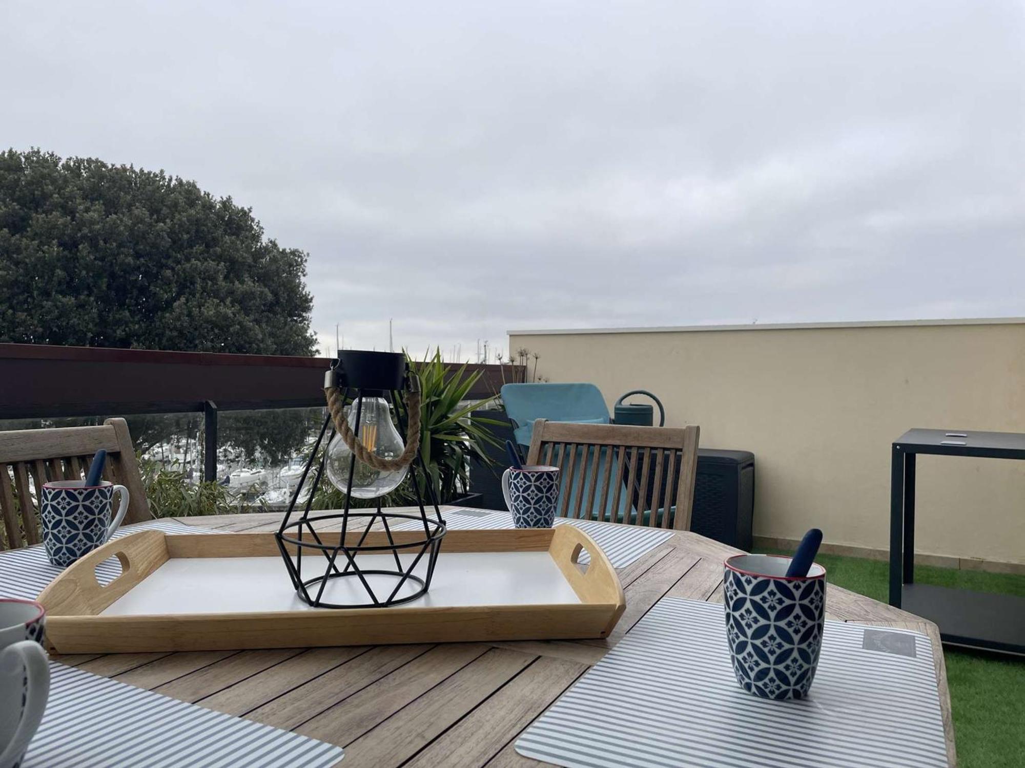 2 Pieces Avec Piscine, Parking Prive - La Rochelle - Fr-1-246-594 * La Rochelle (Charente-Maritime)