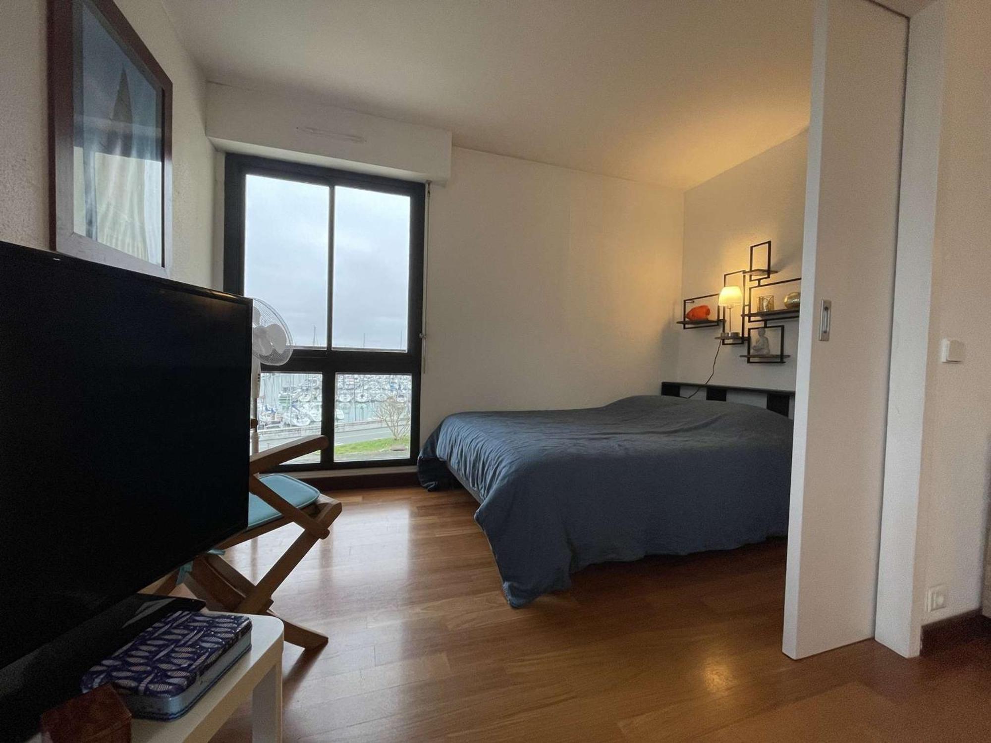2 Pieces Avec Piscine, Parking Prive - La Rochelle - Fr-1-246-594 *