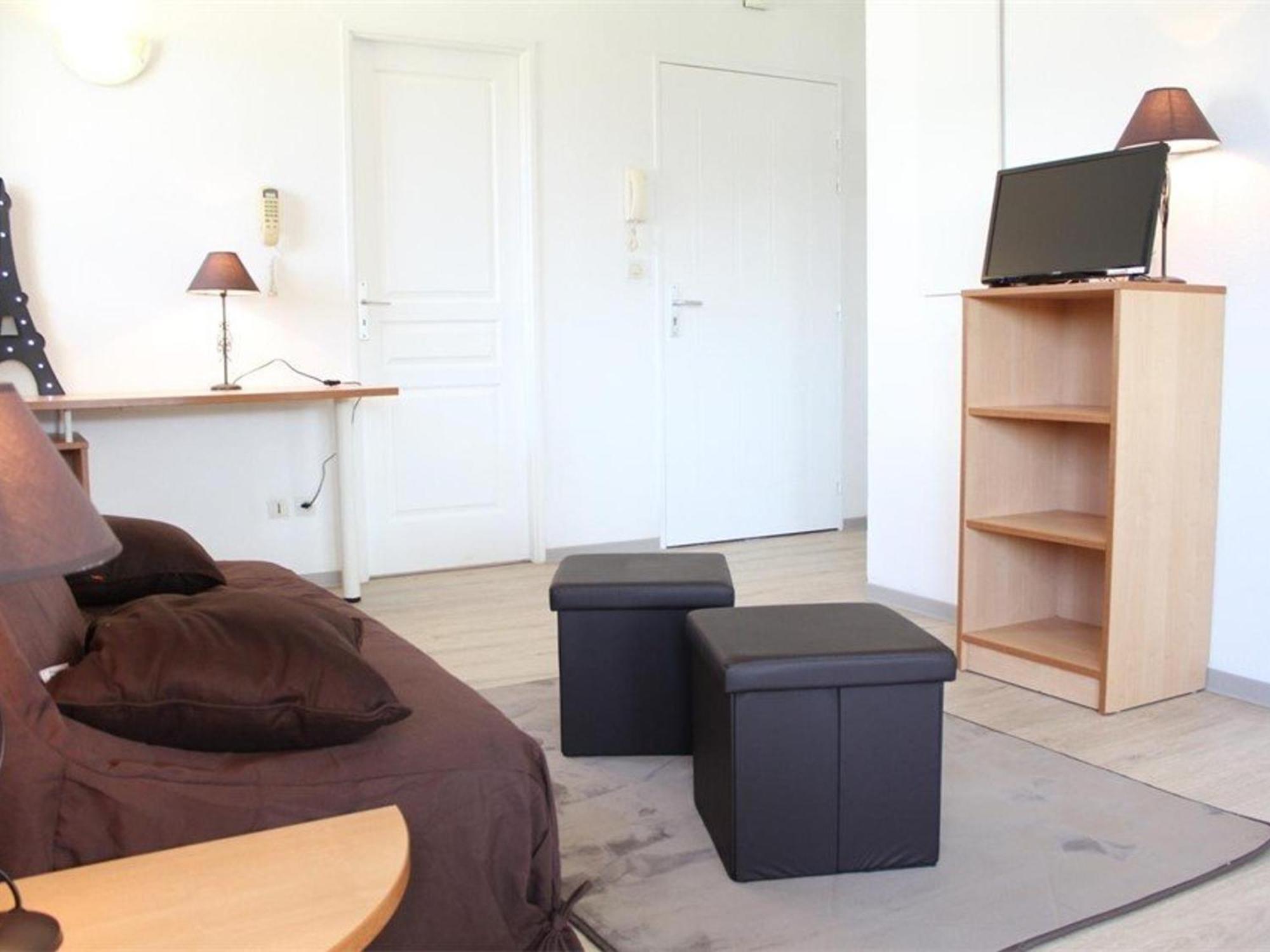 Apartment La Rochelle: Appt 2 Pieces, Piscine, Parking, Animaux Ok - Fr-1-246-648