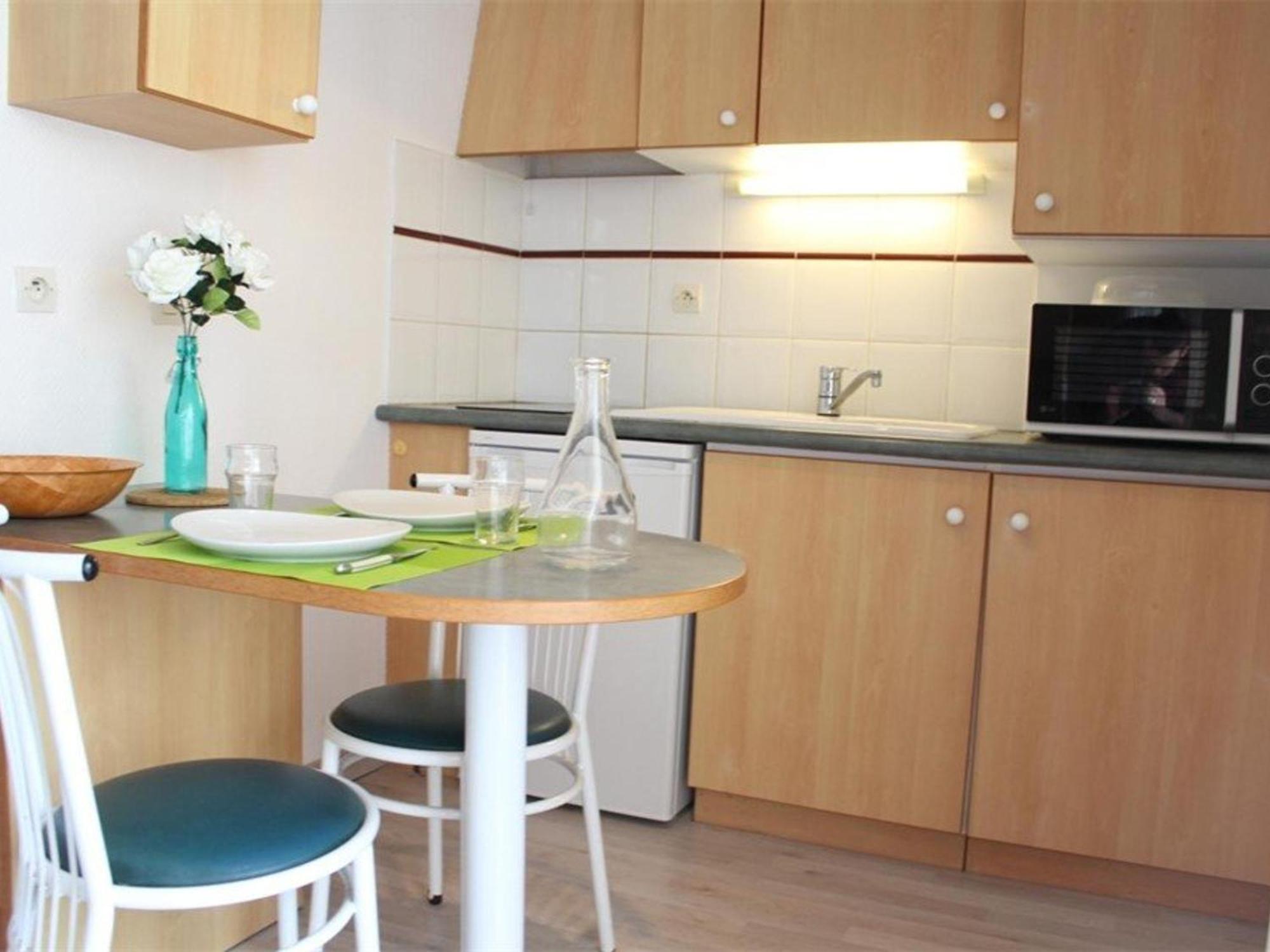 Avec Balcon, Piscine Et Proche - La Rochelle - Fr-1-246-54 Apartment