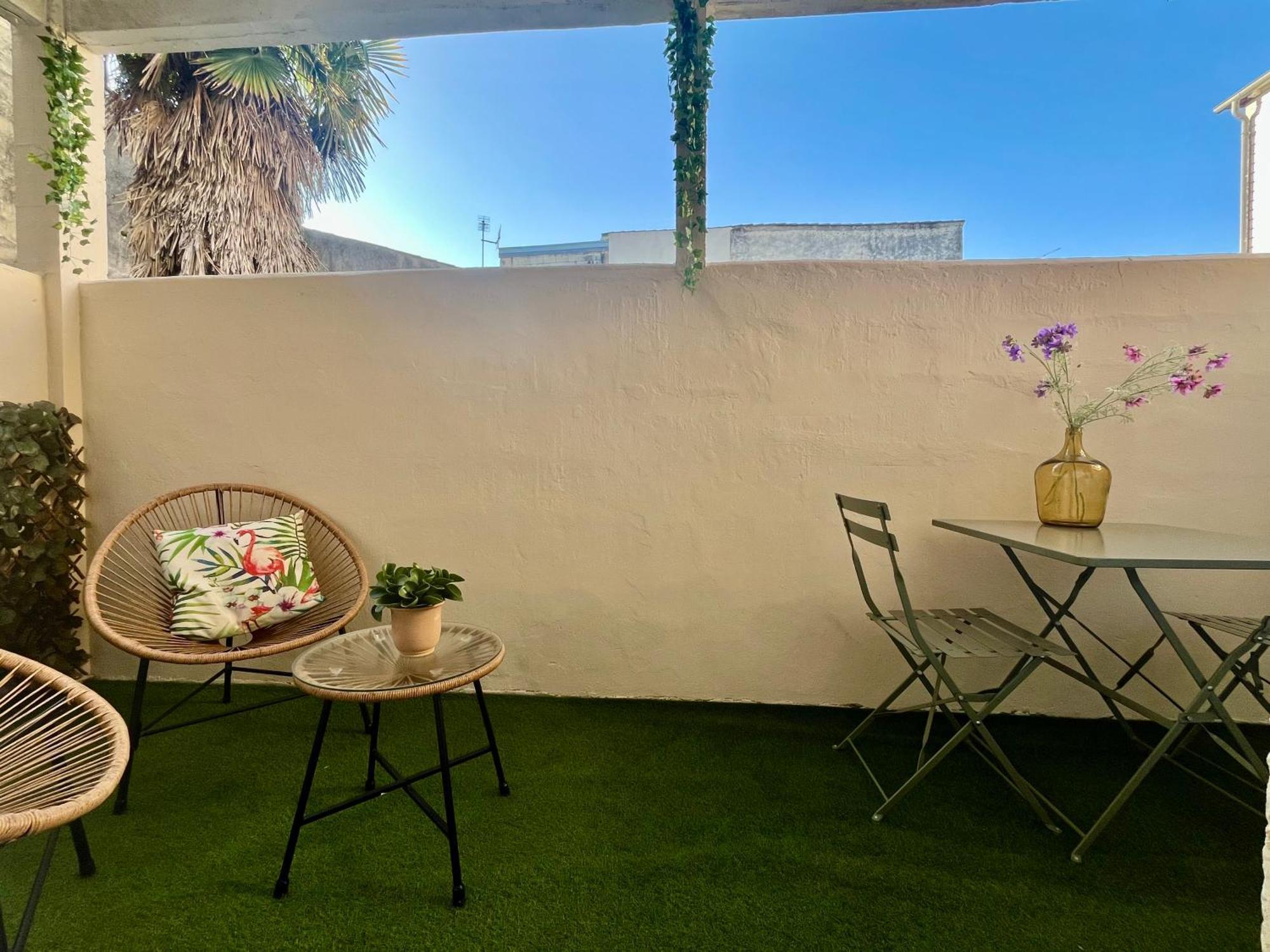 Apartment Escapade Vintage Avec Terrasse En Centre Historique La Rochelle (Charente-Maritime)