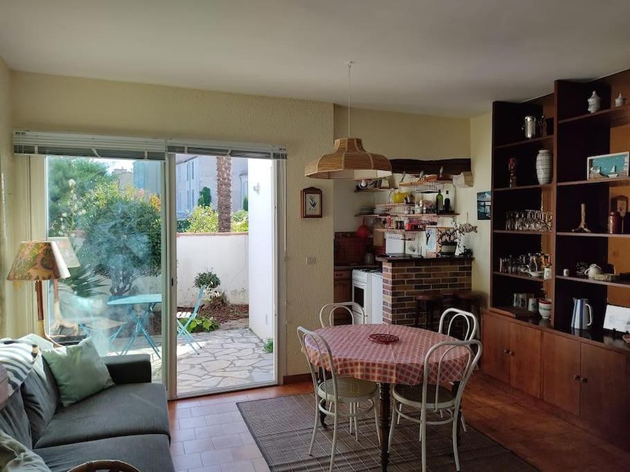 La Cour Du Moulin/t3/centre-ville/wi-fi/terrasse Holiday home La Rochelle (Charente-Maritime)