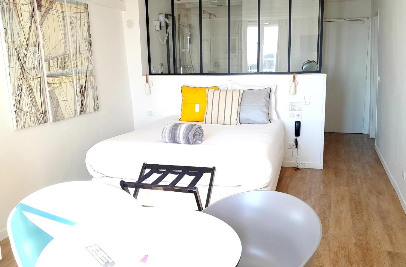 La Marine, Vieux Port Hotel 2*
