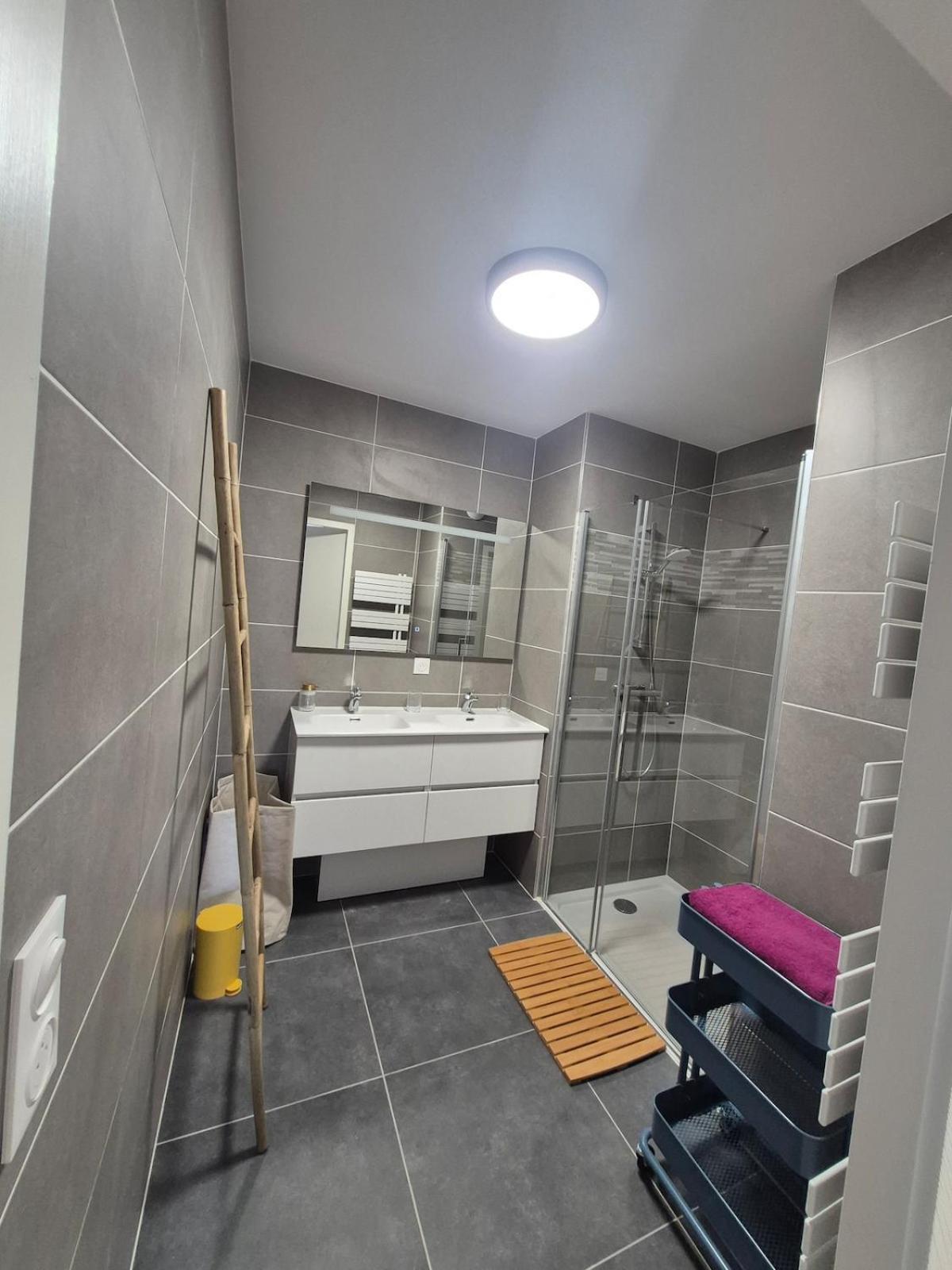 Frida, Terrasse Exposee Plein Sud, Wifi, Parking Double, Apartment