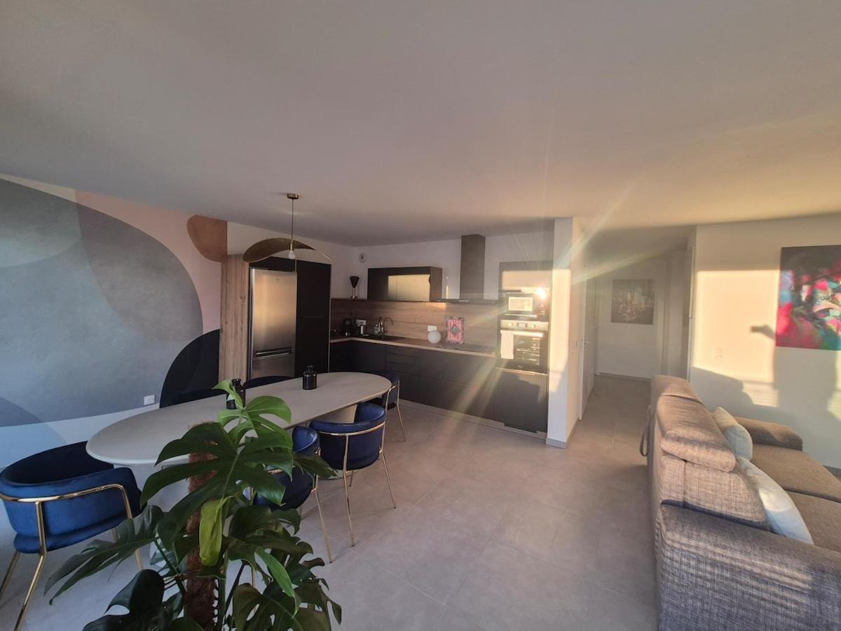 Apartment Frida, Terrasse Exposee Plein Sud, Wifi, Parking Double, La Rochelle (Charente-Maritime)