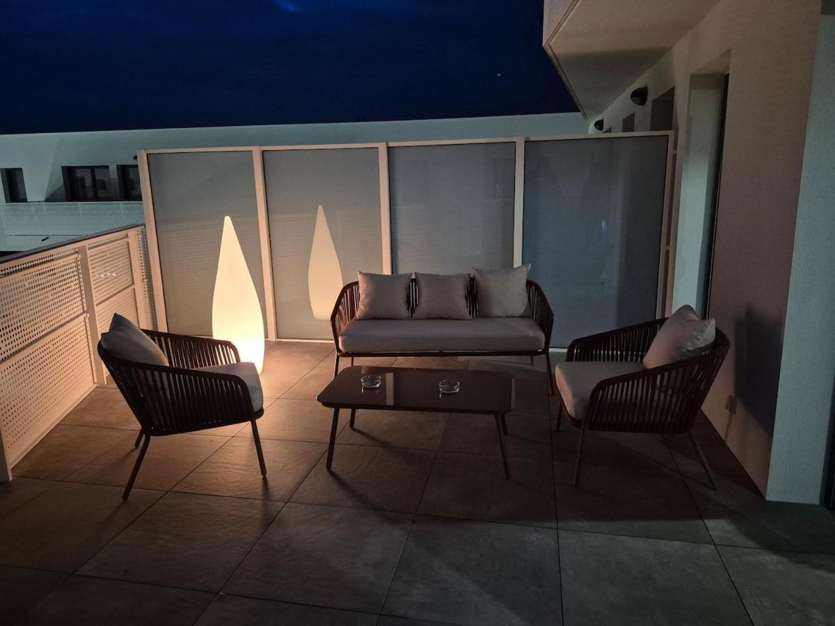 Frida, Terrasse Exposee Plein Sud, Wifi, Parking Double, Apartment *