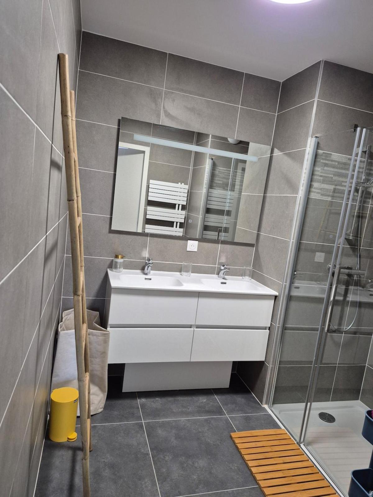 Frida, Terrasse Exposee Plein Sud, Wifi, Parking Double, Apartment