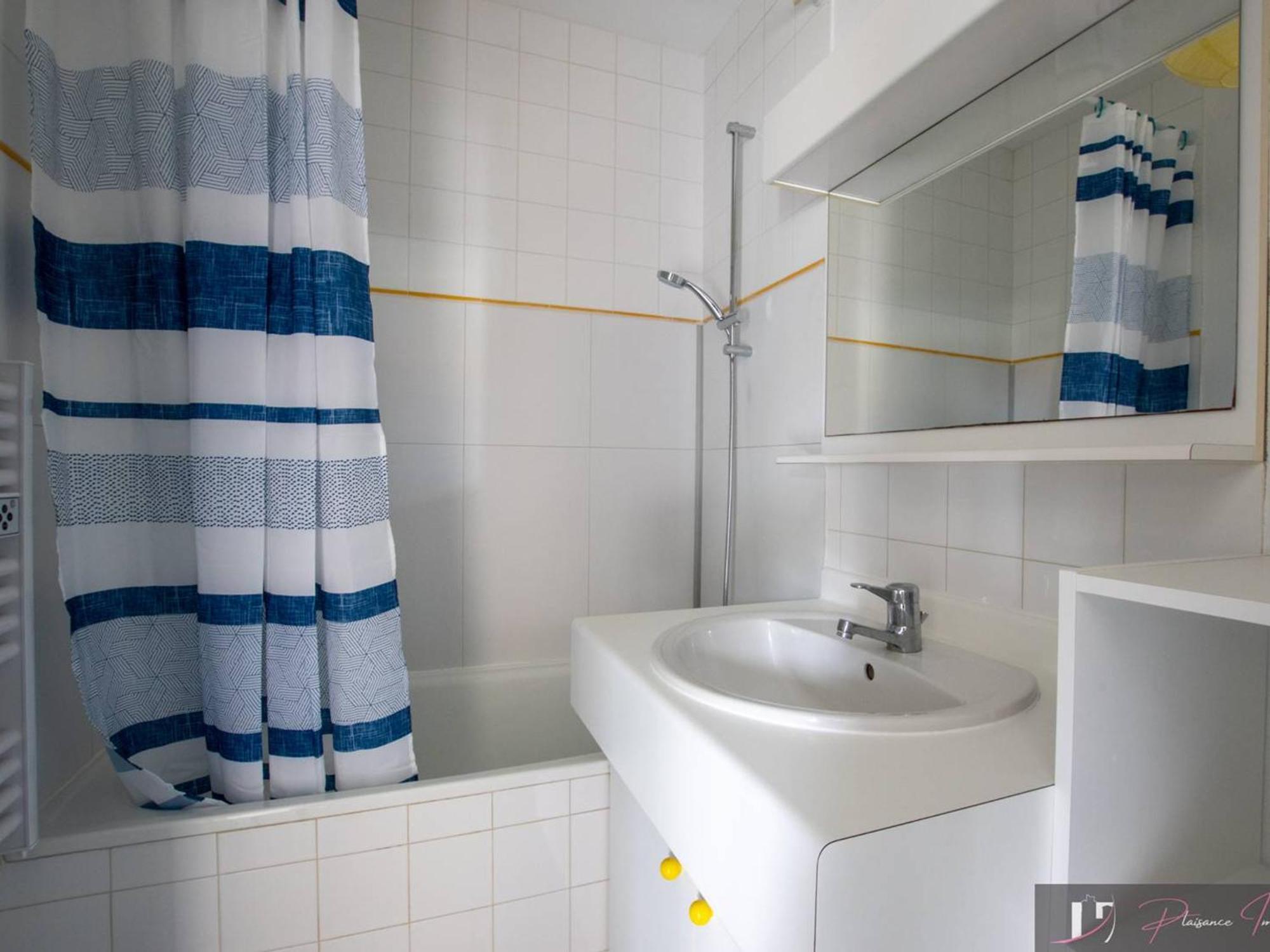 Lumineux Proche Avec Parking Et Wifi - Fr-1-825-44 La Rochelle (Charente-Maritime)