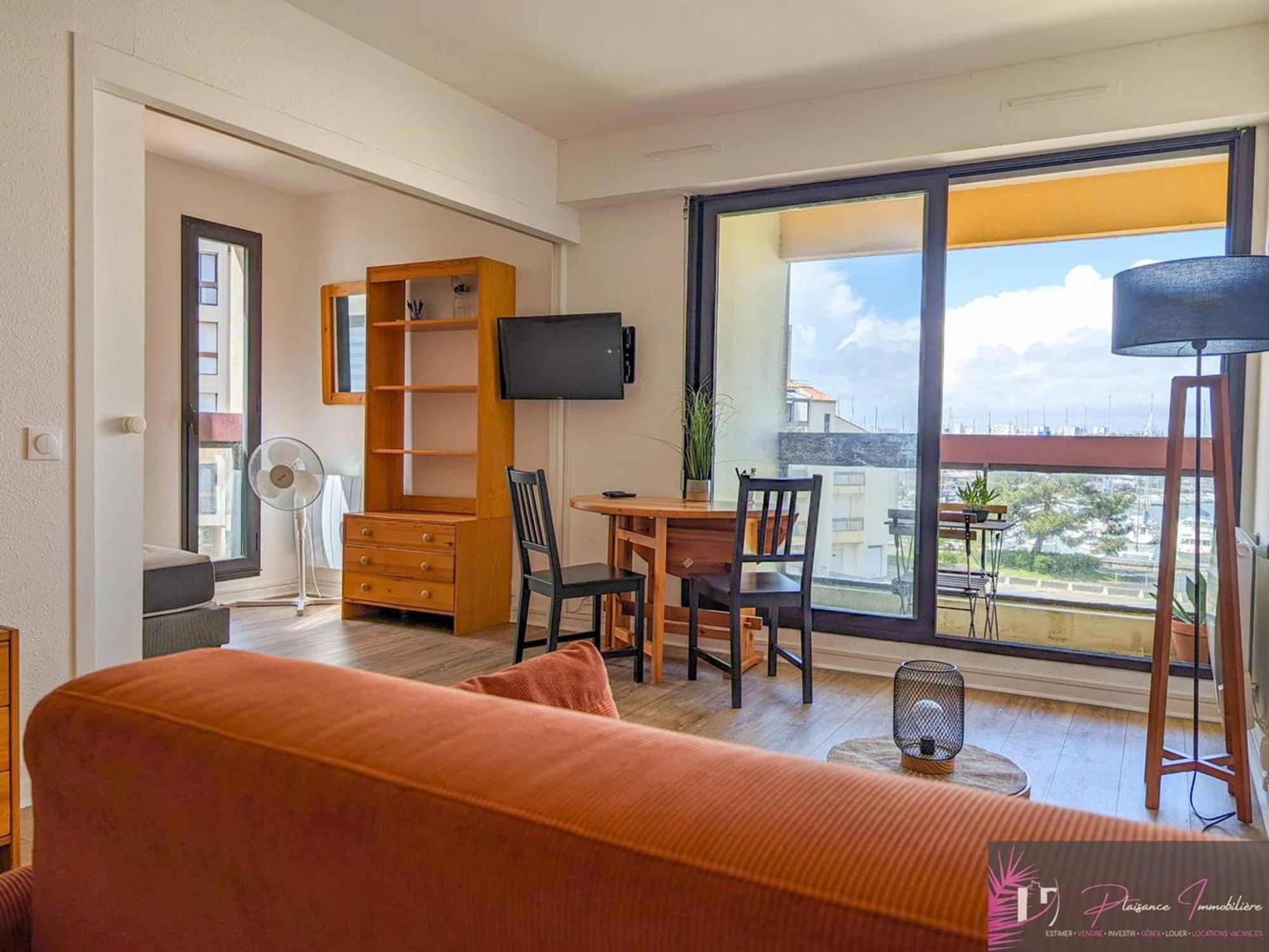 Appartement A Avec Piscine Et Parking - Fr-1-825-63 *