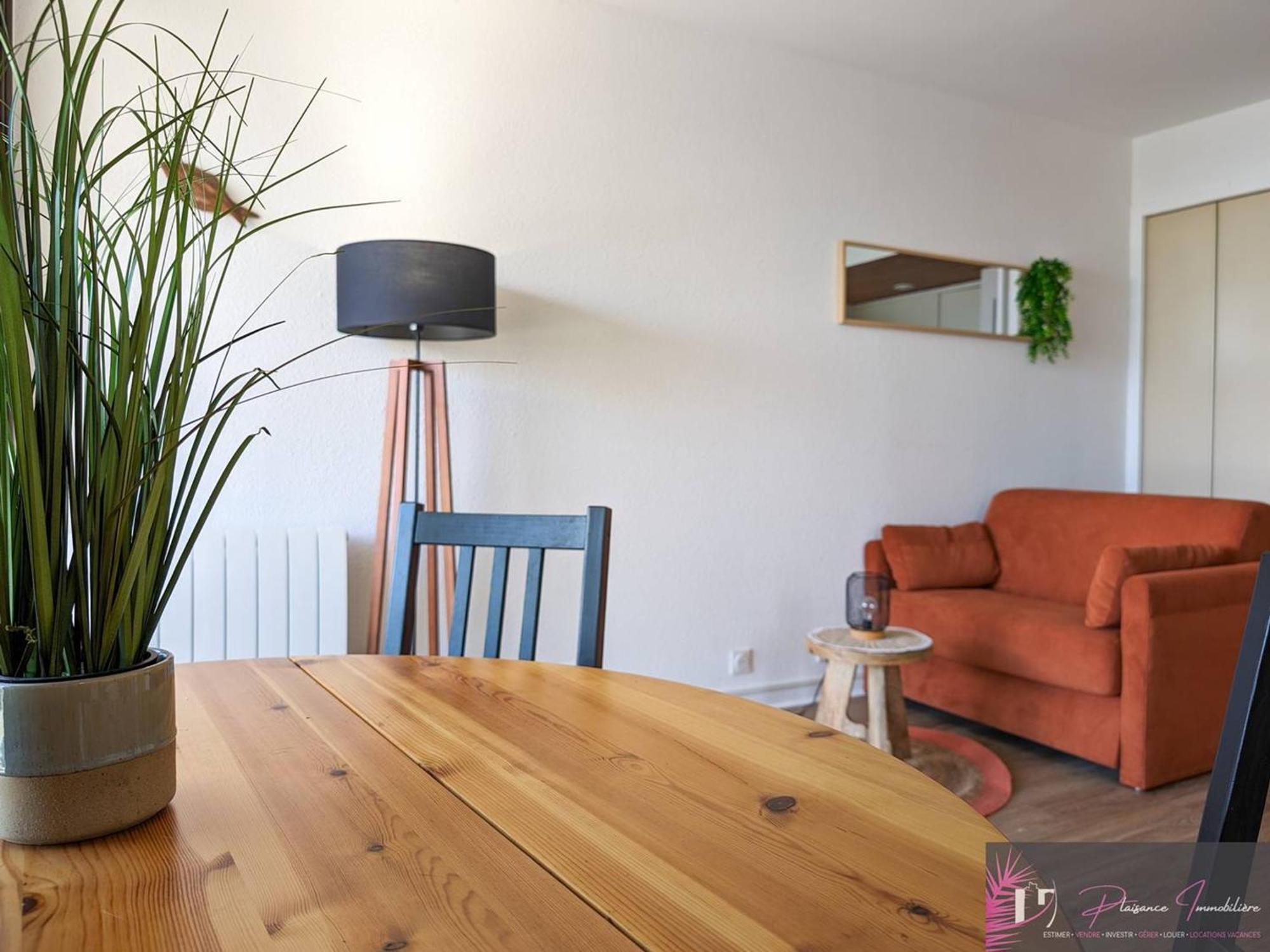 A Avec Piscine Et Parking - Fr-1-825-63 Appartement *