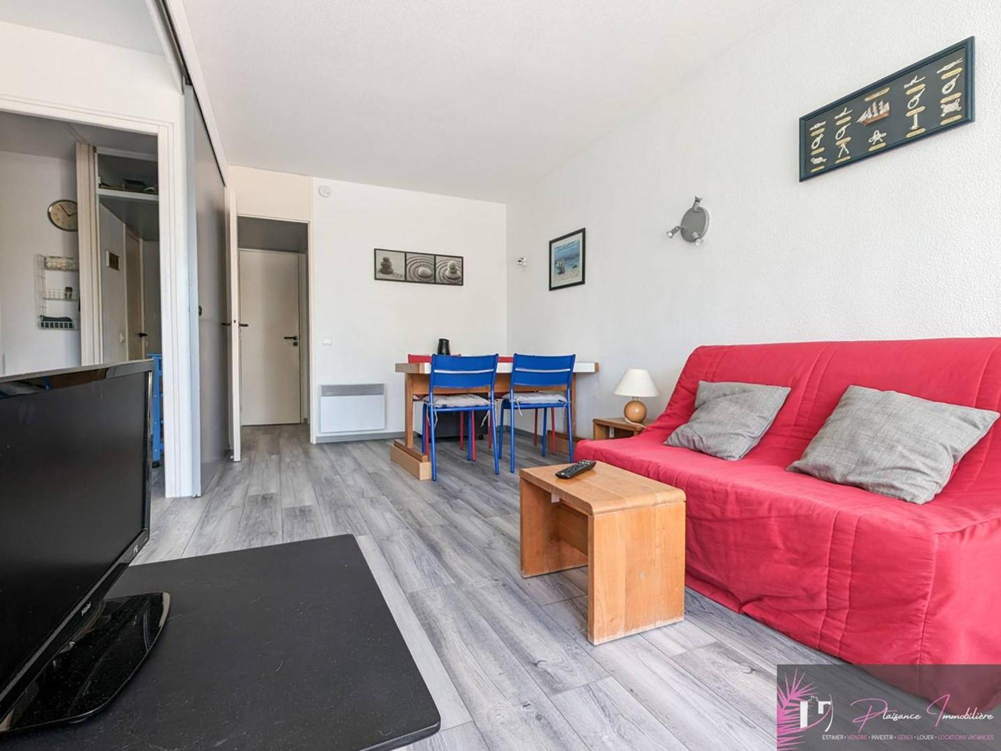 T2 Meuble Avec Parking A 200m De La - Fr-1-825-18 *