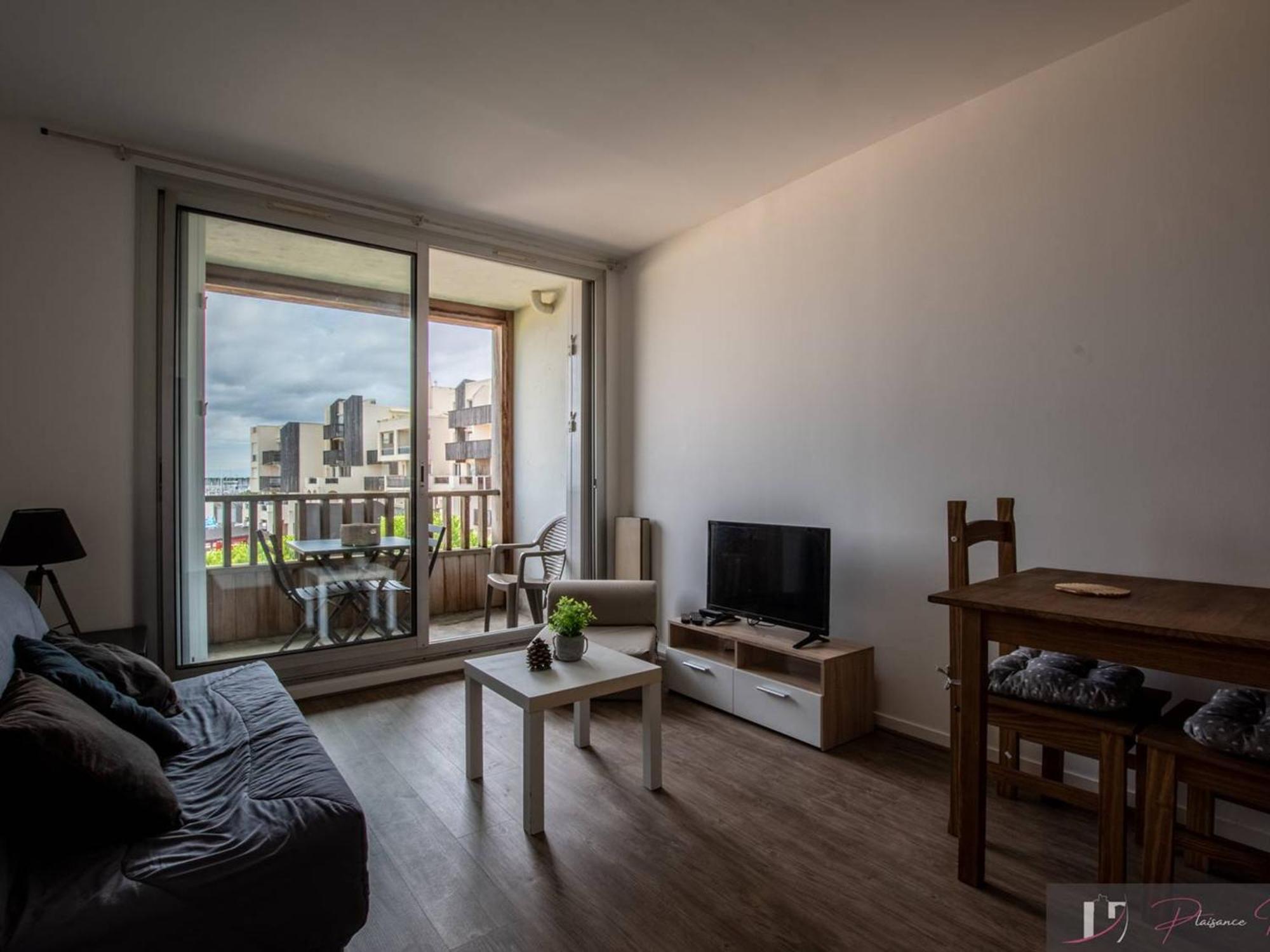 Appartement Meuble, 3 Couchages A La Rochelle Pres - Fr-1-825-60