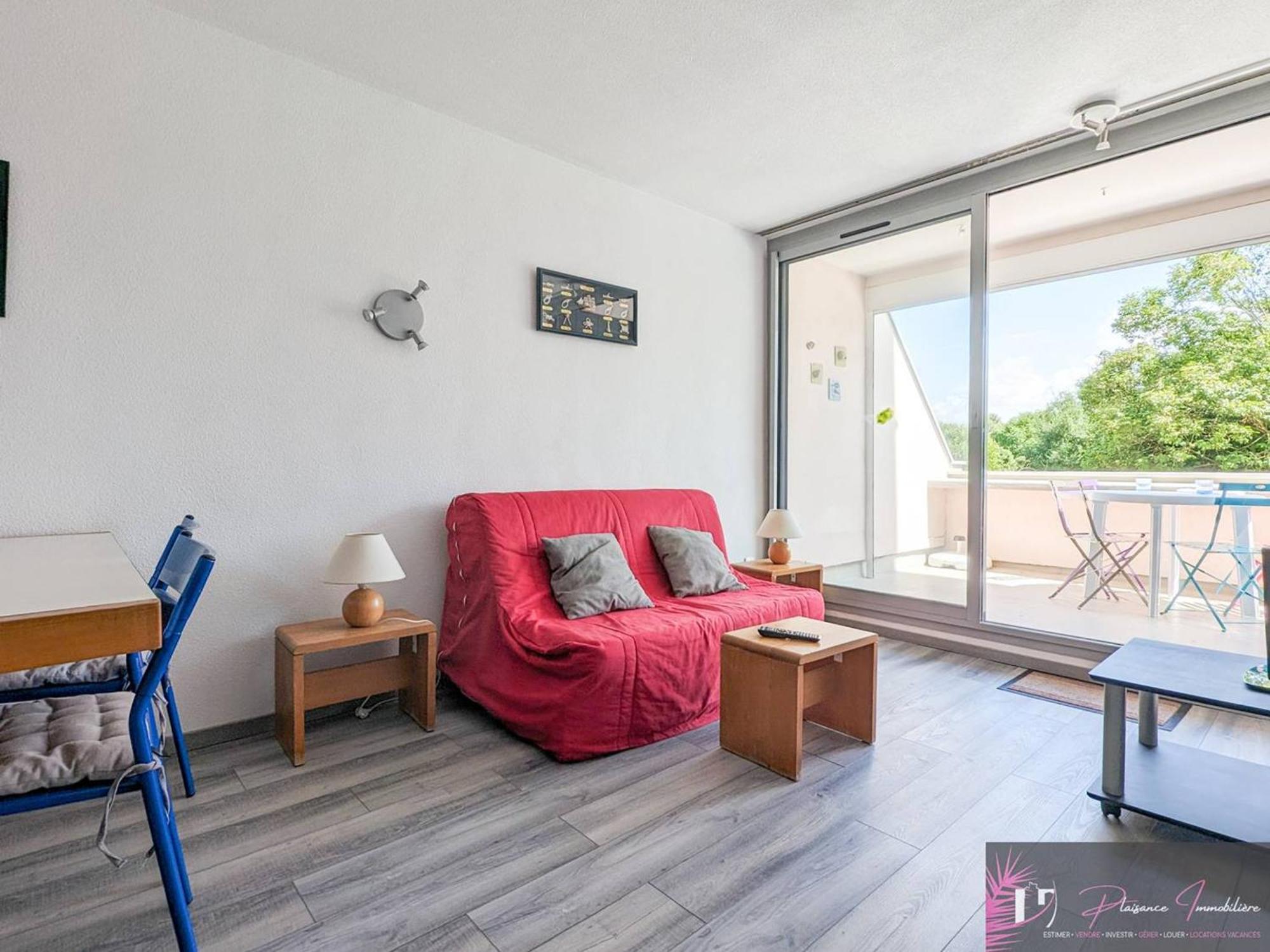Appartement T2 Meuble Avec Parking A 200m De La - Fr-1-825-18 *