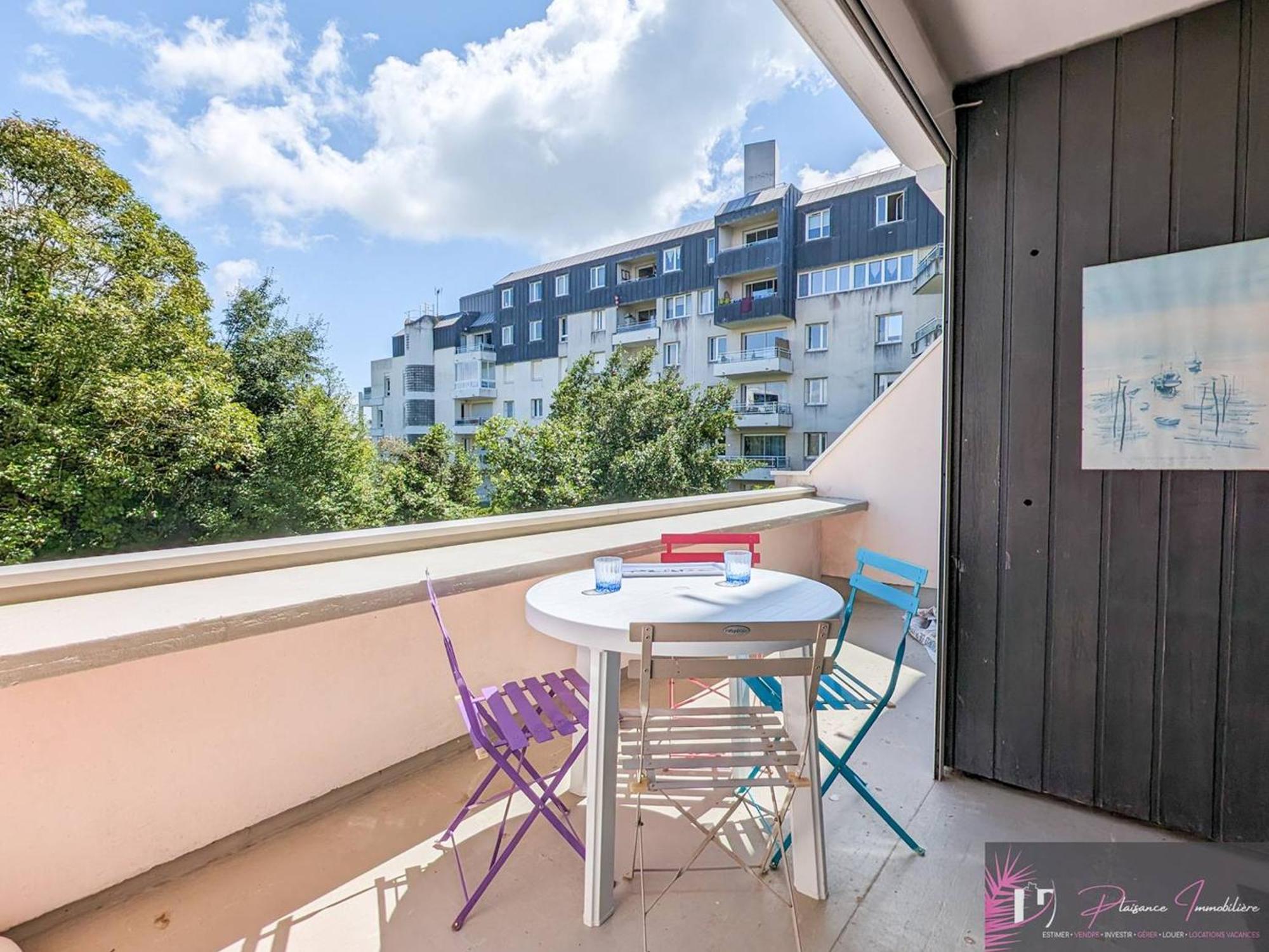 T2 Meuble Avec Parking A 200m De La - Fr-1-825-18 Appartement La Rochelle (Charente-Maritime)