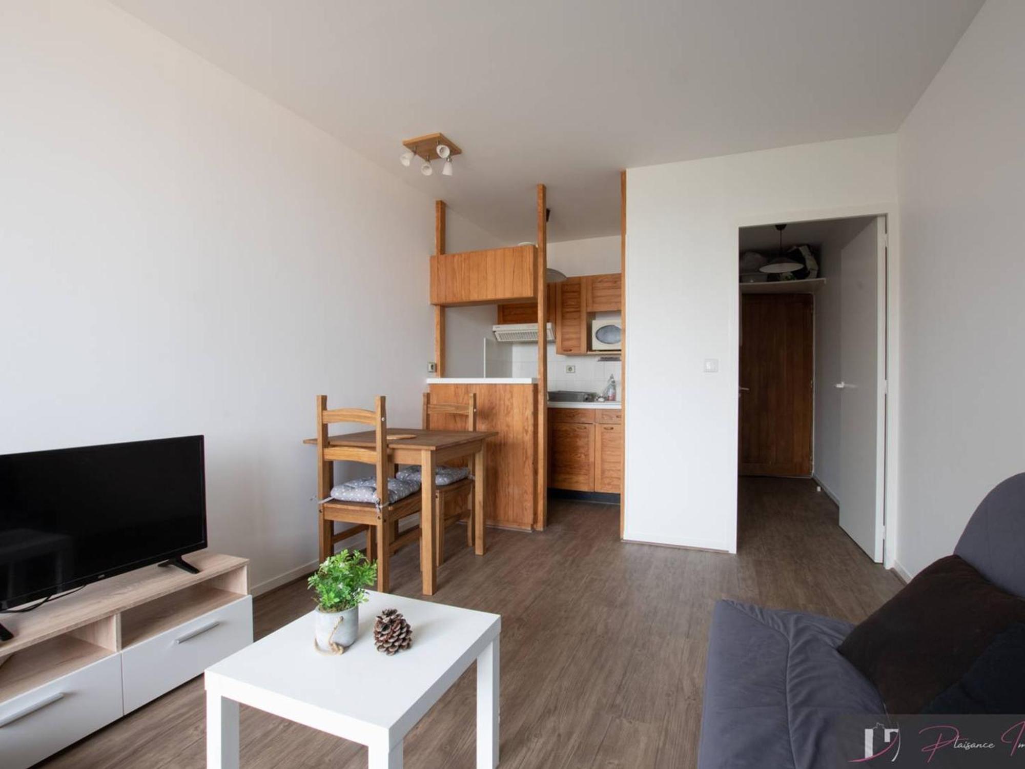 Meuble, 3 Couchages A La Rochelle Pres - Fr-1-825-60 *