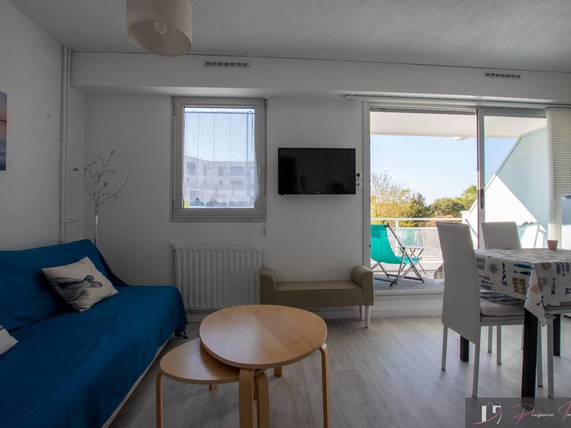 Appartement Bis Avec Balcon A La Rochelle, Parking Inclus - Fr-1-825-16