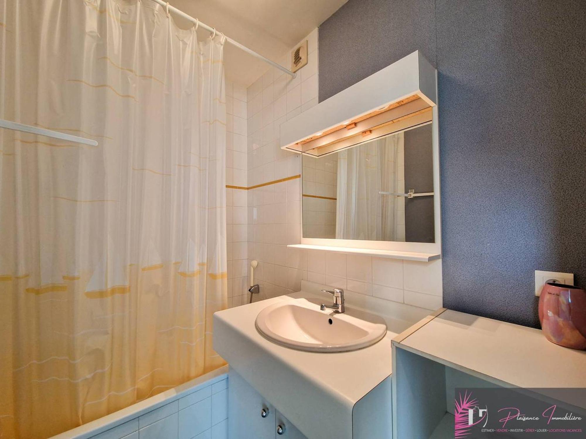 Appartement Lumineux Avec Balcon Pres De La Plage, Parking, Wifi - Fr-1-825-51