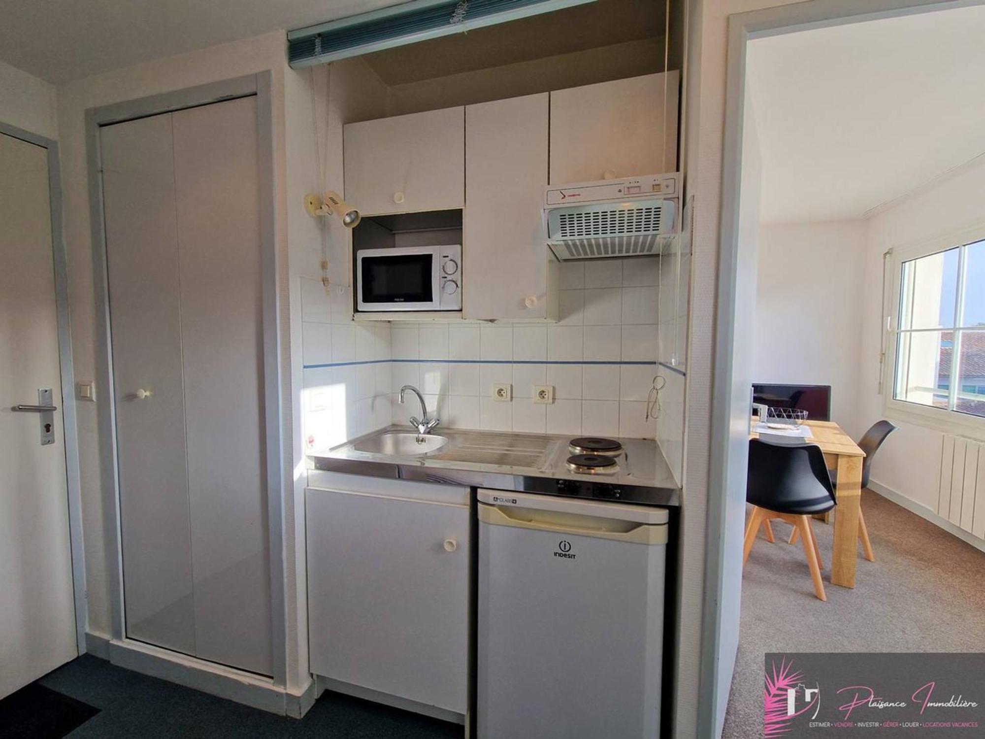 Lumineux Avec Balcon Pres De La Plage, Parking, Wifi - Fr-1-825-51 * La Rochelle (Charente-Maritime)